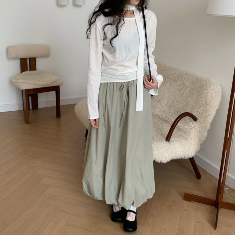 模特穿著#520 復古花苞燈籠長裙卡其綠全身照