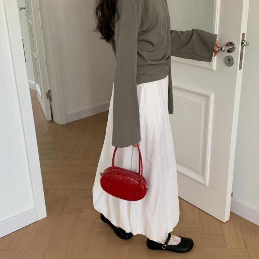 模特穿著#520 復古花苞燈籠長裙白色側面照