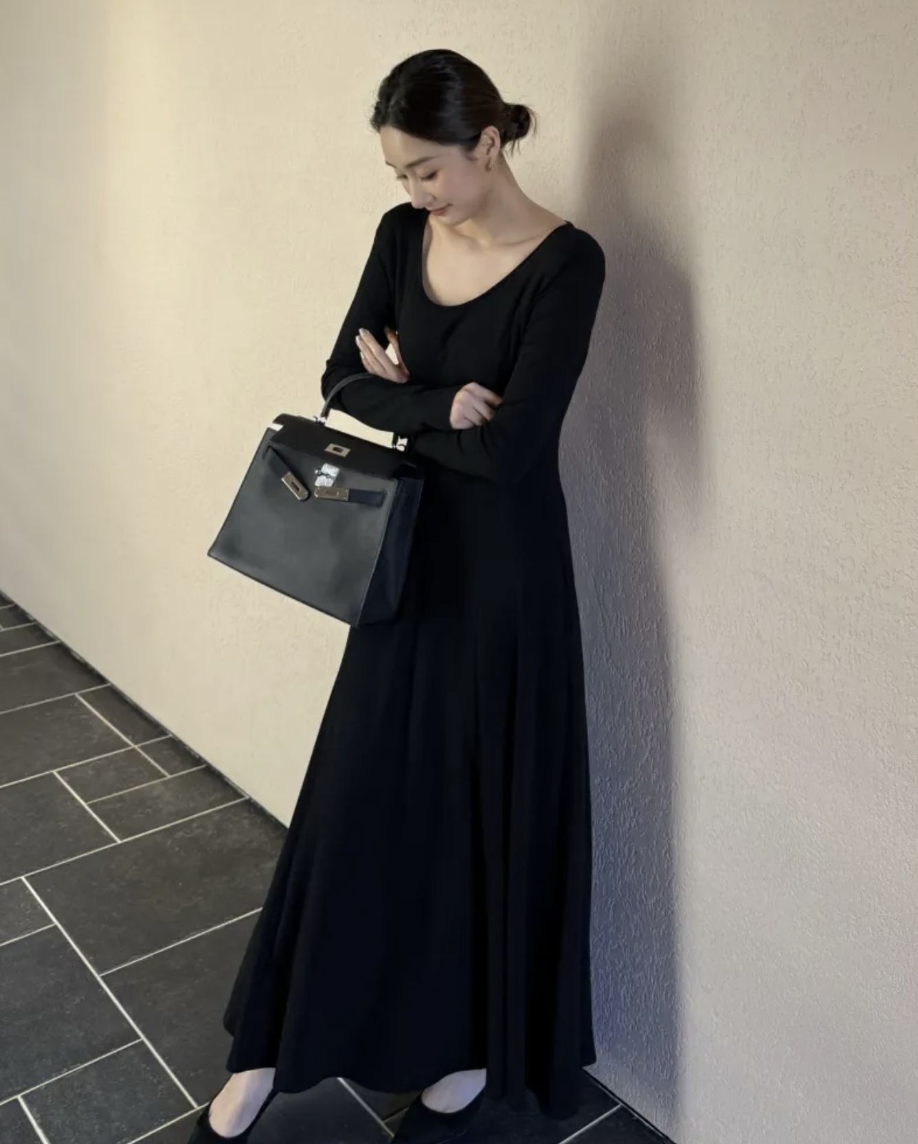 經典黑後雙線美背圓領長洋裝S-M (Elegant & Love)