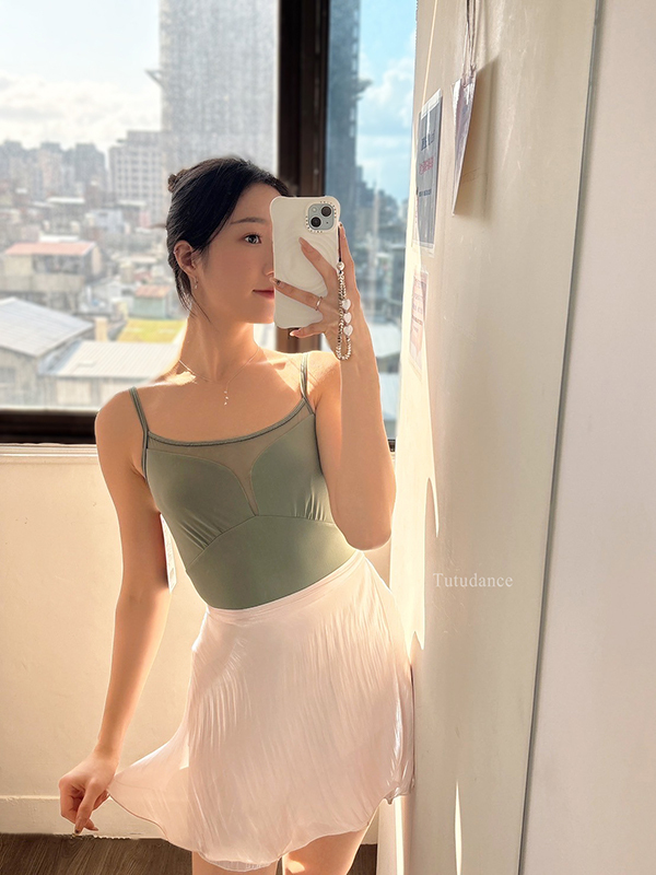 俄羅斯 Grishko【GR-DA2074 細肩帶高胯舞衣】可放胸墊