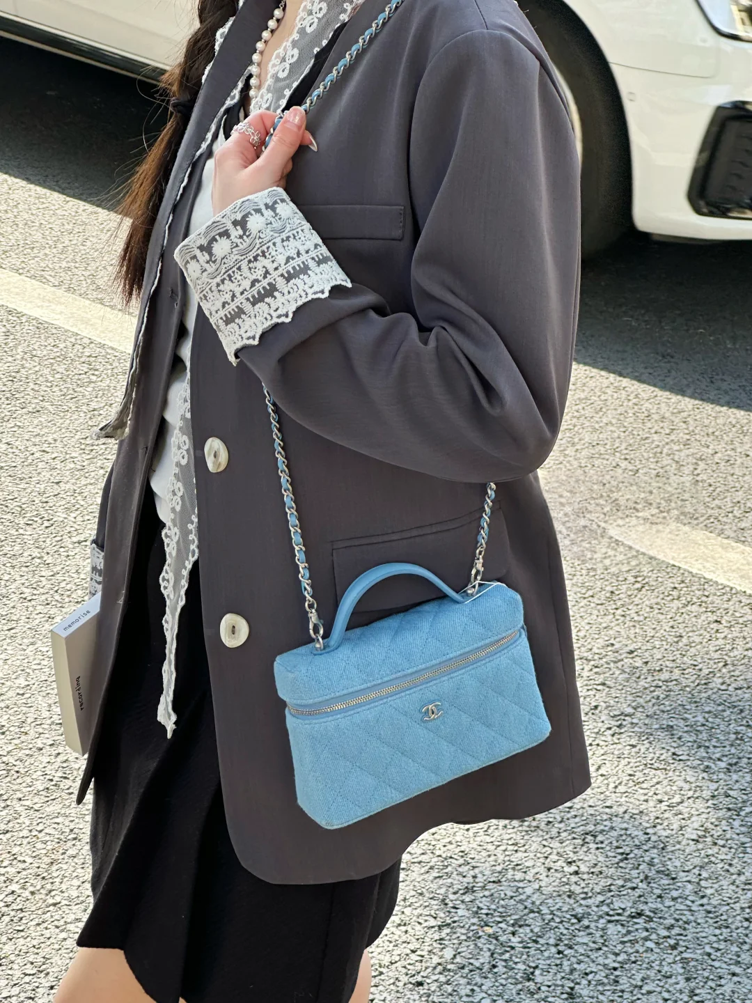 CHANEL 25C 品牌徽標拉鍊開合銀扣水洗牛仔布單肩斜孭手提袋女款藍色