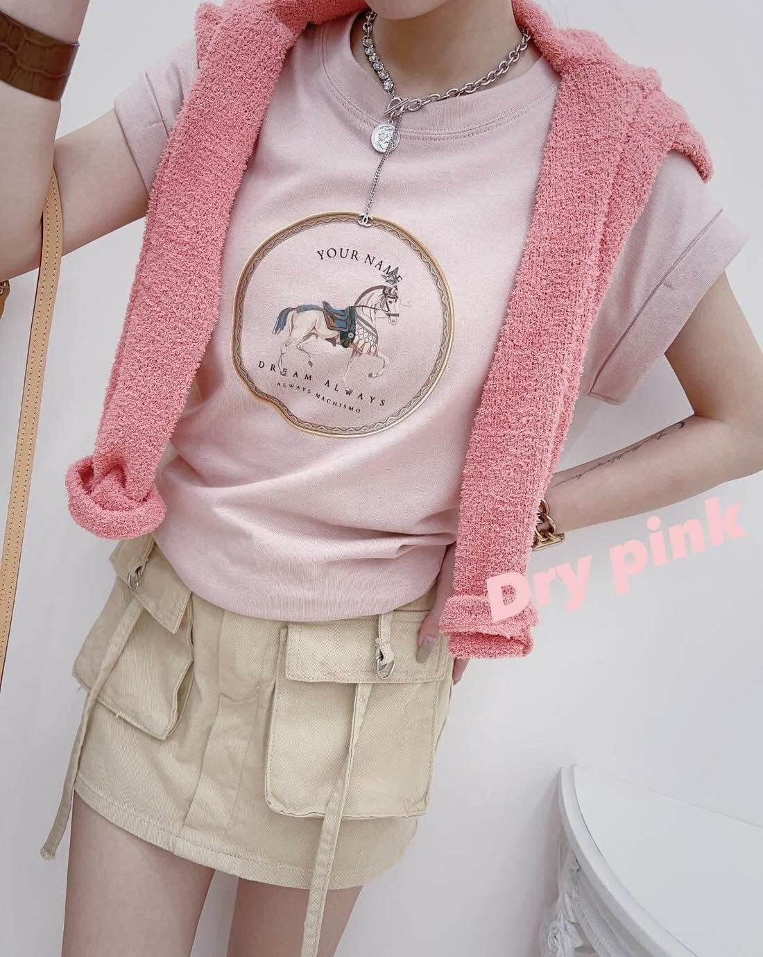 【顯瘦修身的馬圖造型棉tee】（現貨）