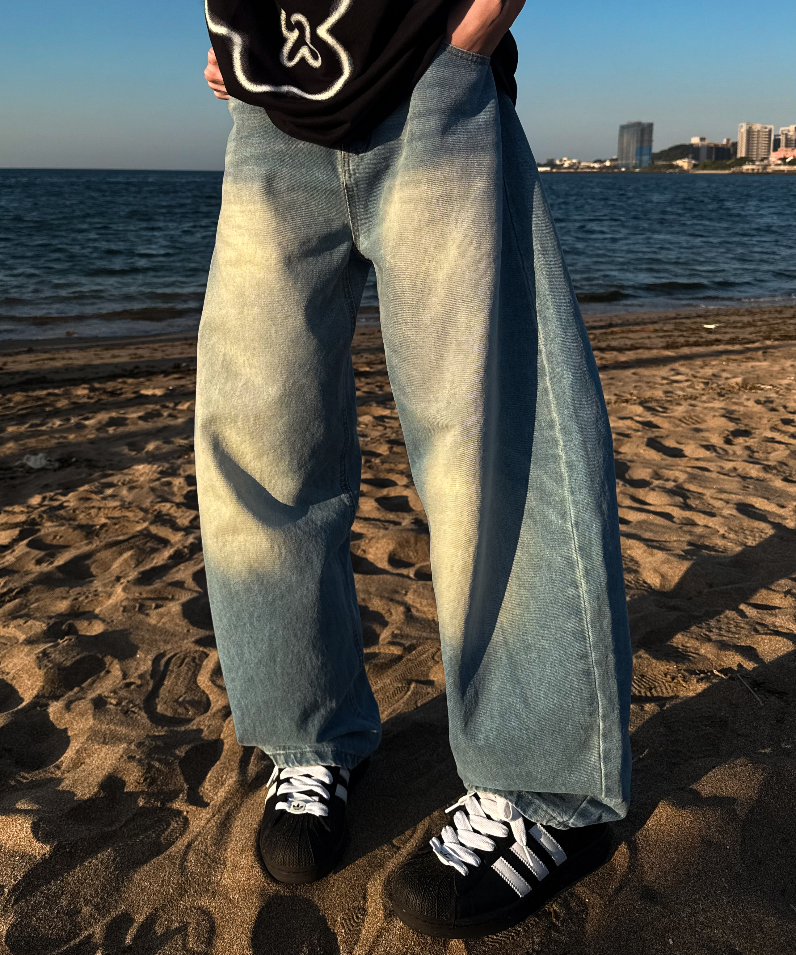 (部分現貨)質感刷色錐形彎刀牛仔褲