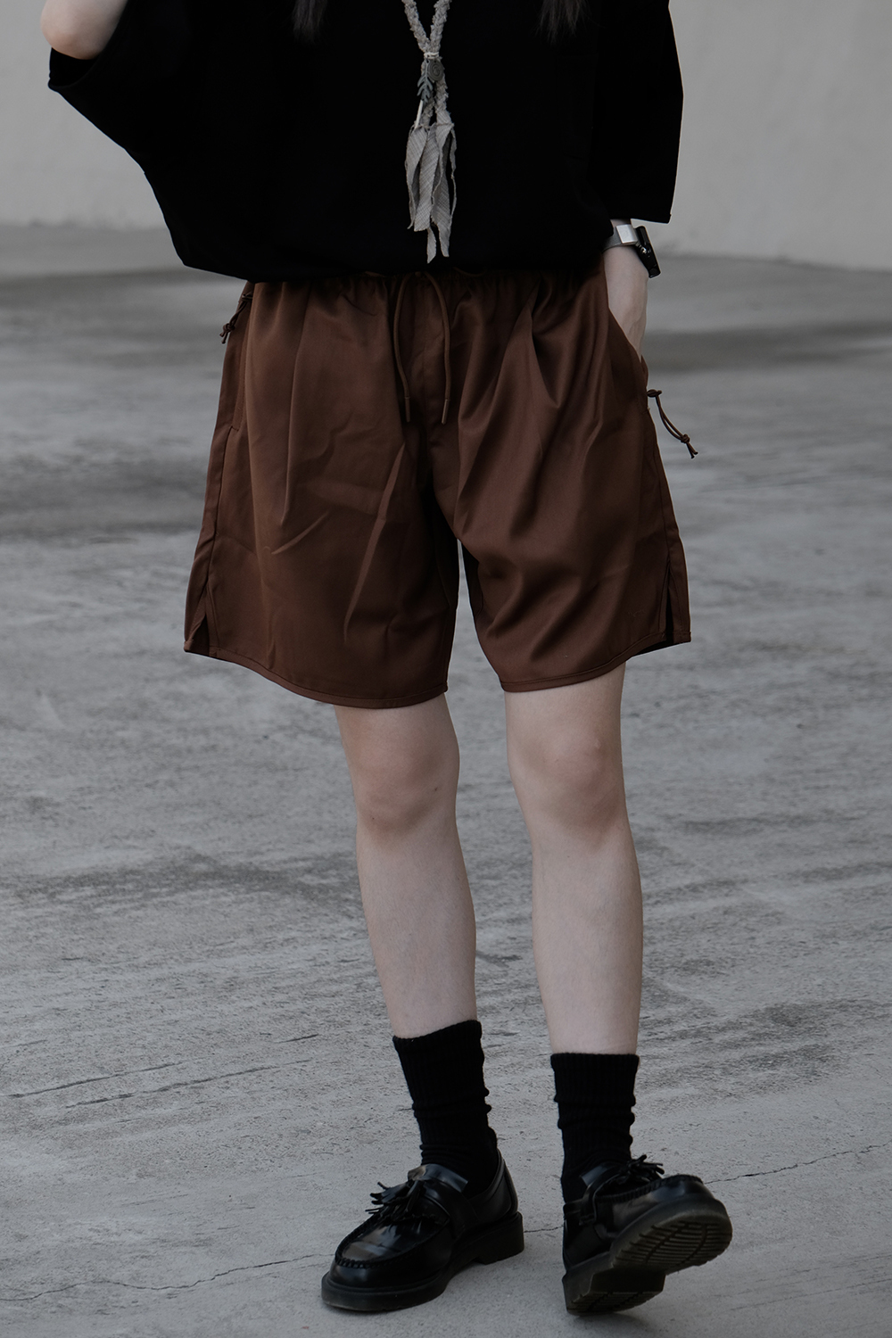 NURARI 西裝短褲 哥德字體 黑/淺芋/咖啡 24 S/S Civ. Gebrochene city board shorts