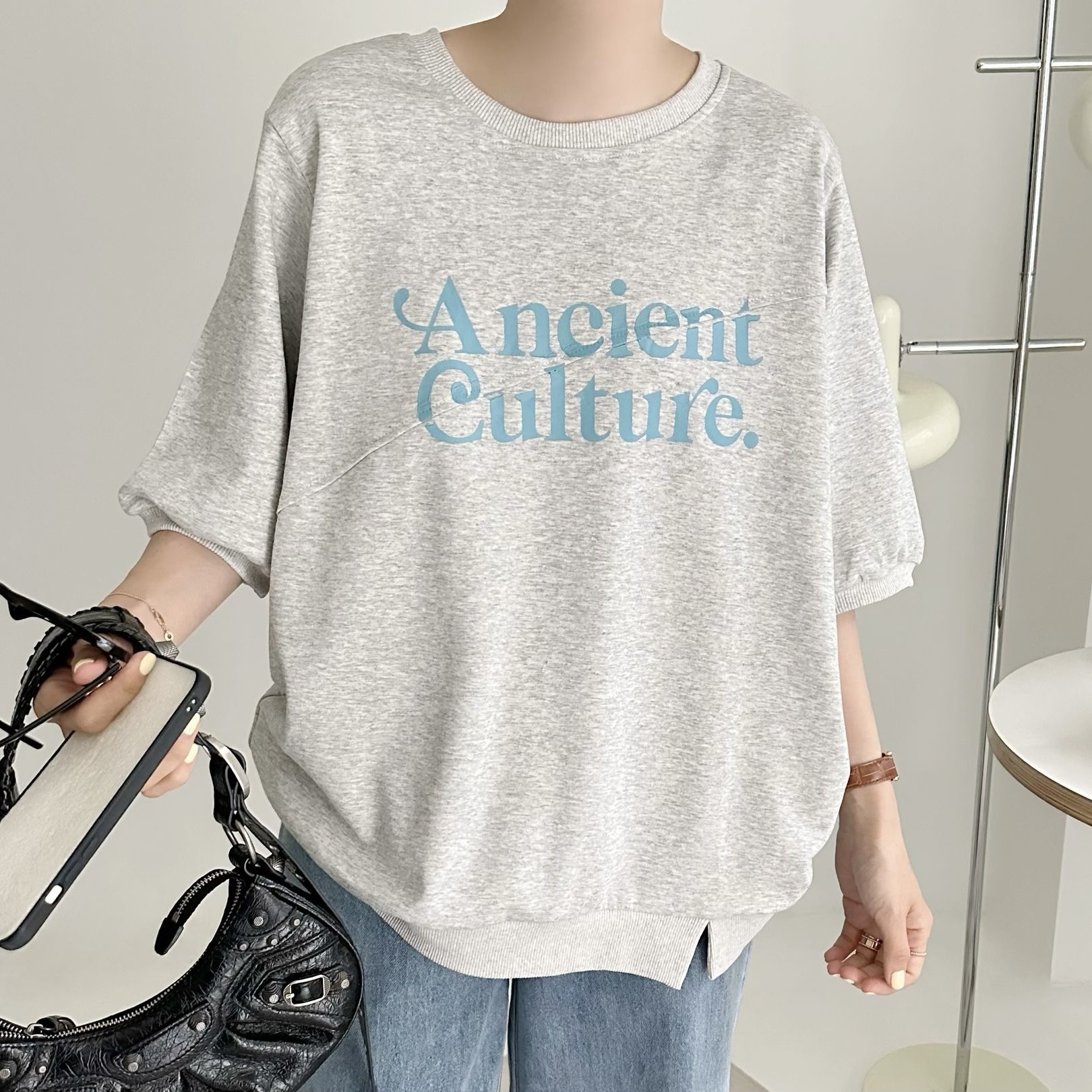 【BONNIE】斜骨英文字TOP