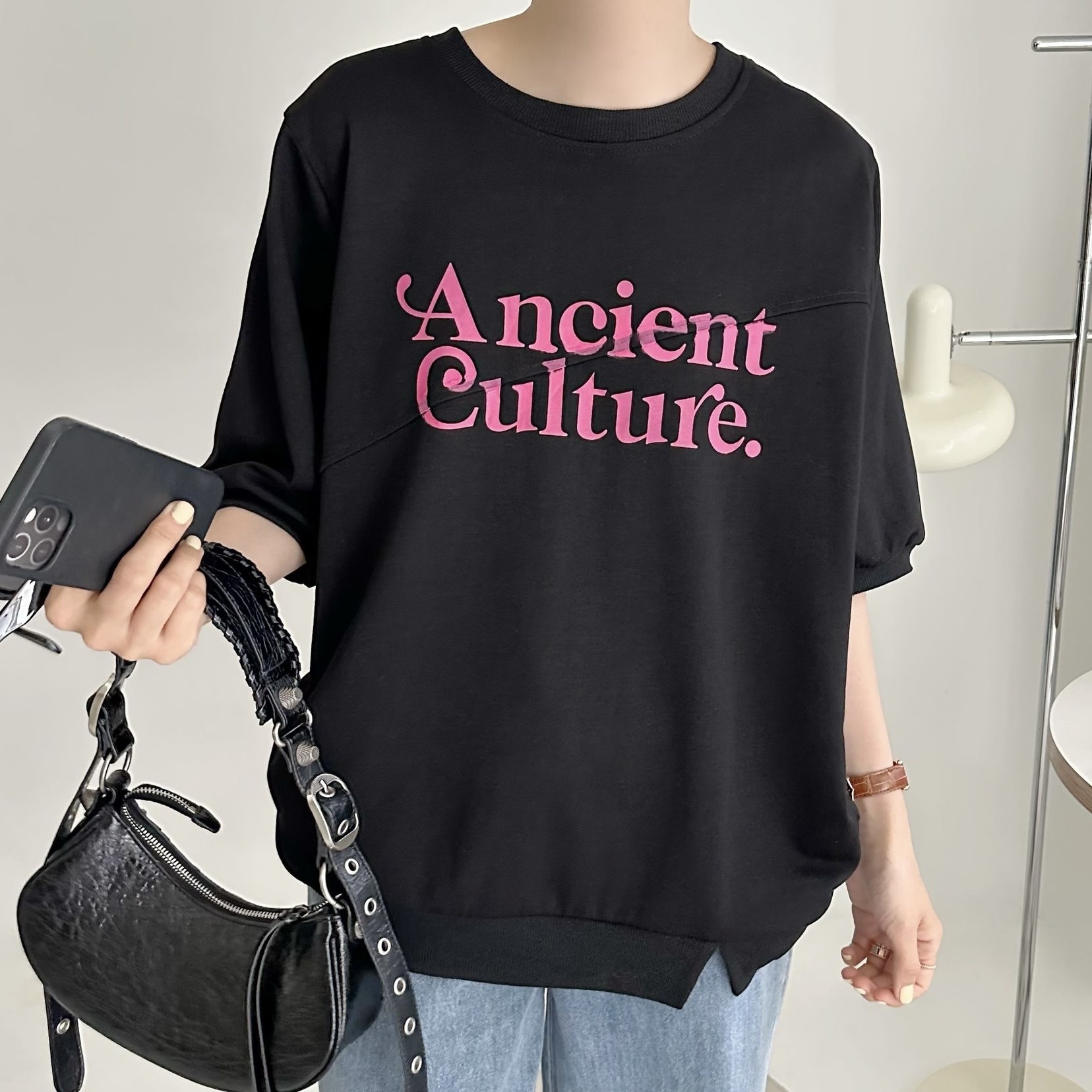 【BONNIE】斜骨英文字TOP