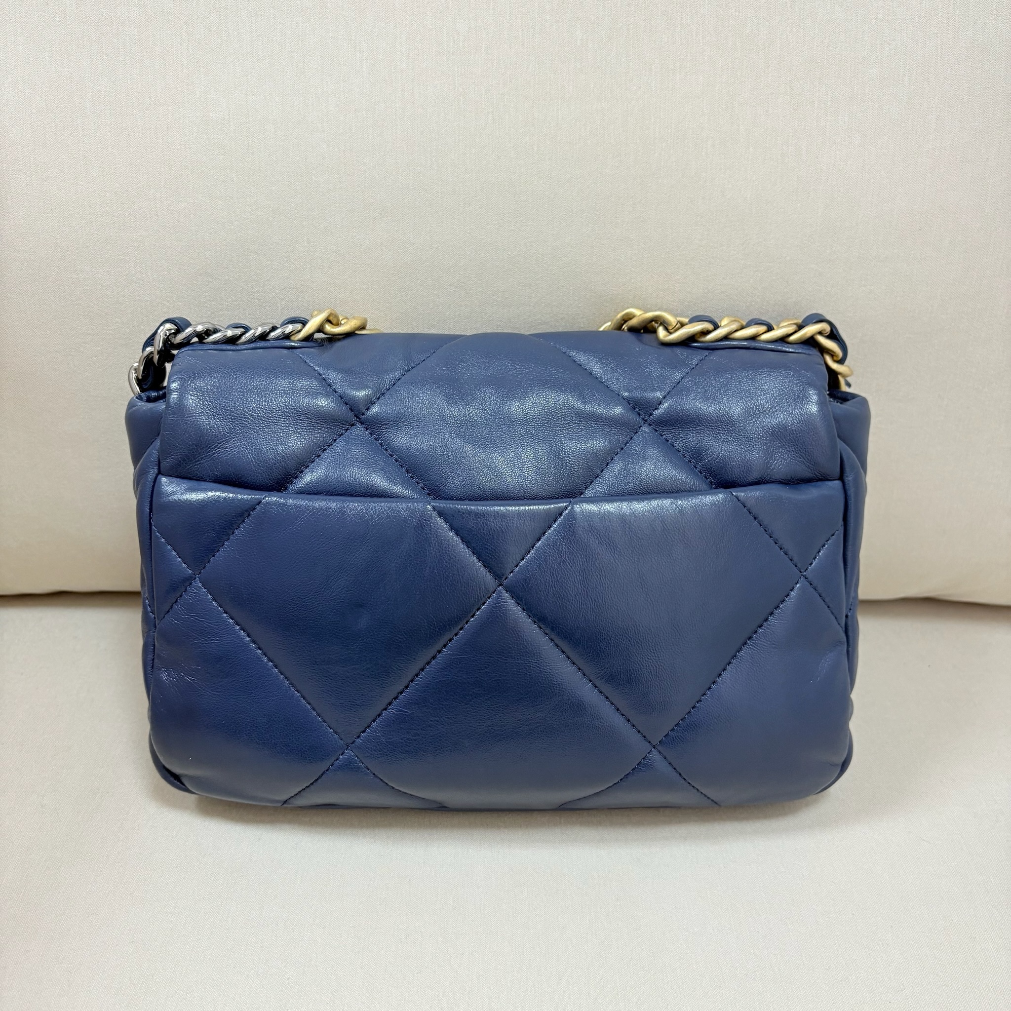 Chanel 19 Bag - Navy / Ghw&Shw