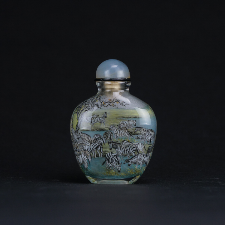 鹿港窯典藏級內畫工藝|斑馬鼻煙壺 精工薄胎詮釋野性與優雅