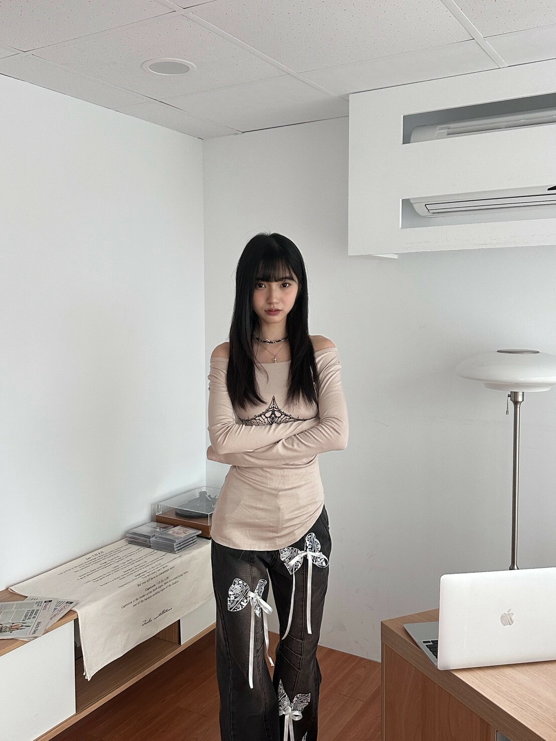 美式印花 不規則長版收腰一字肩上衣