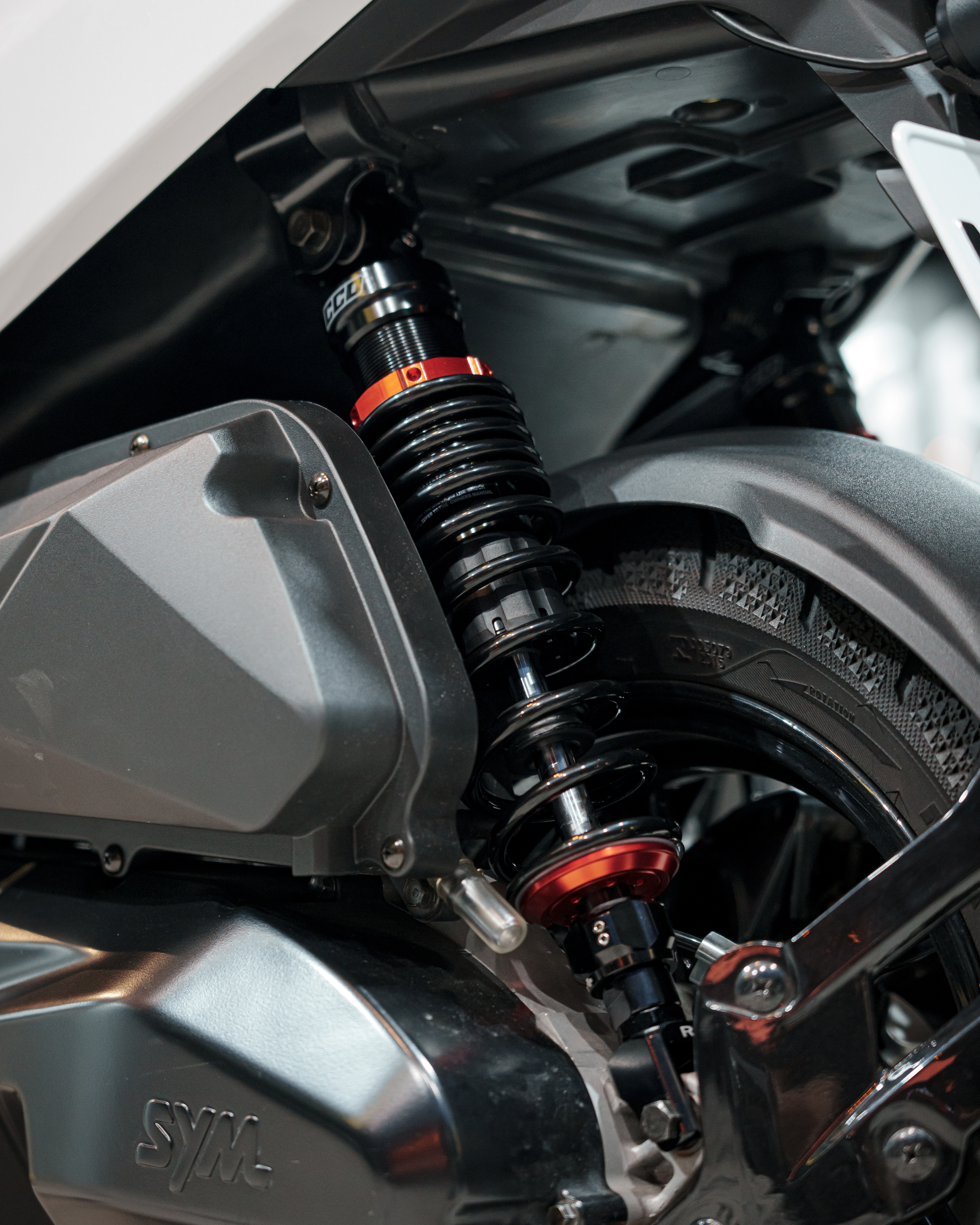 【CCD CRS-C03 後避震】