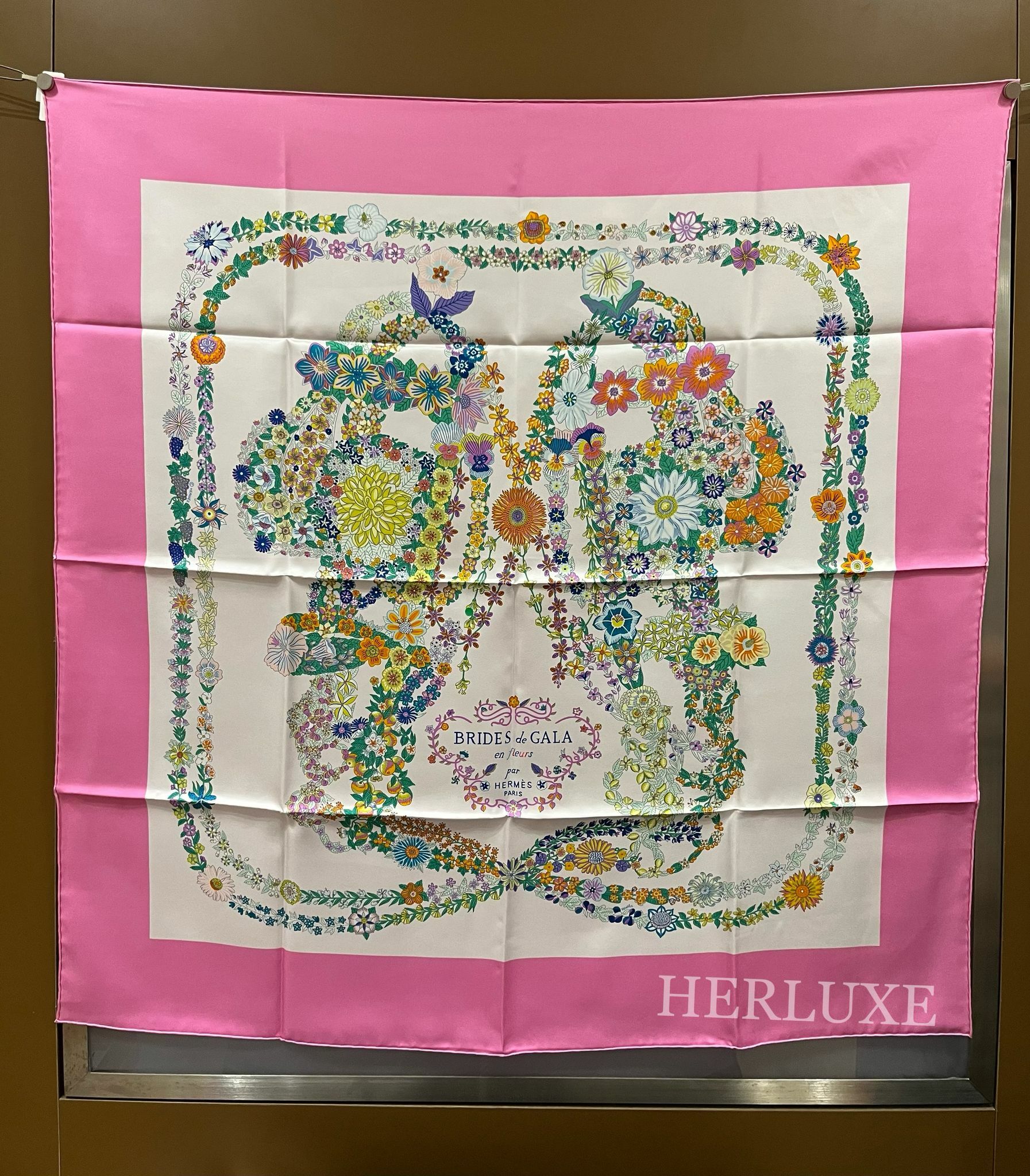 Brides de gala en fleurs rose bonbon / rose dragée / vert scarf 100%soie 90x90cm