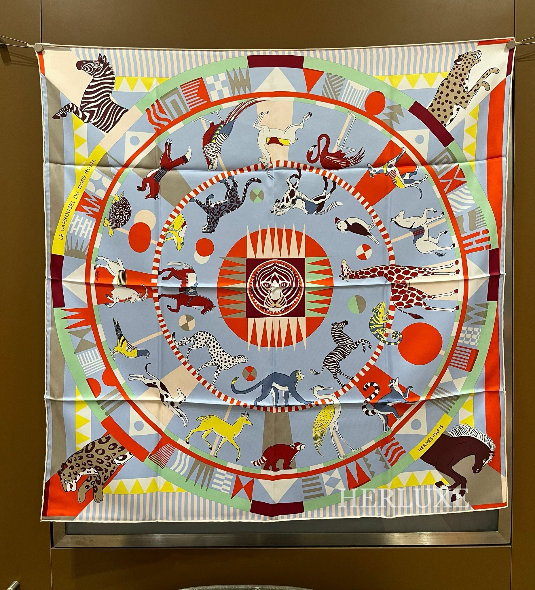 Le Carrousel du Tigre Royal scarf  100%soie 90x90cm bleu ciel / rouge / vert