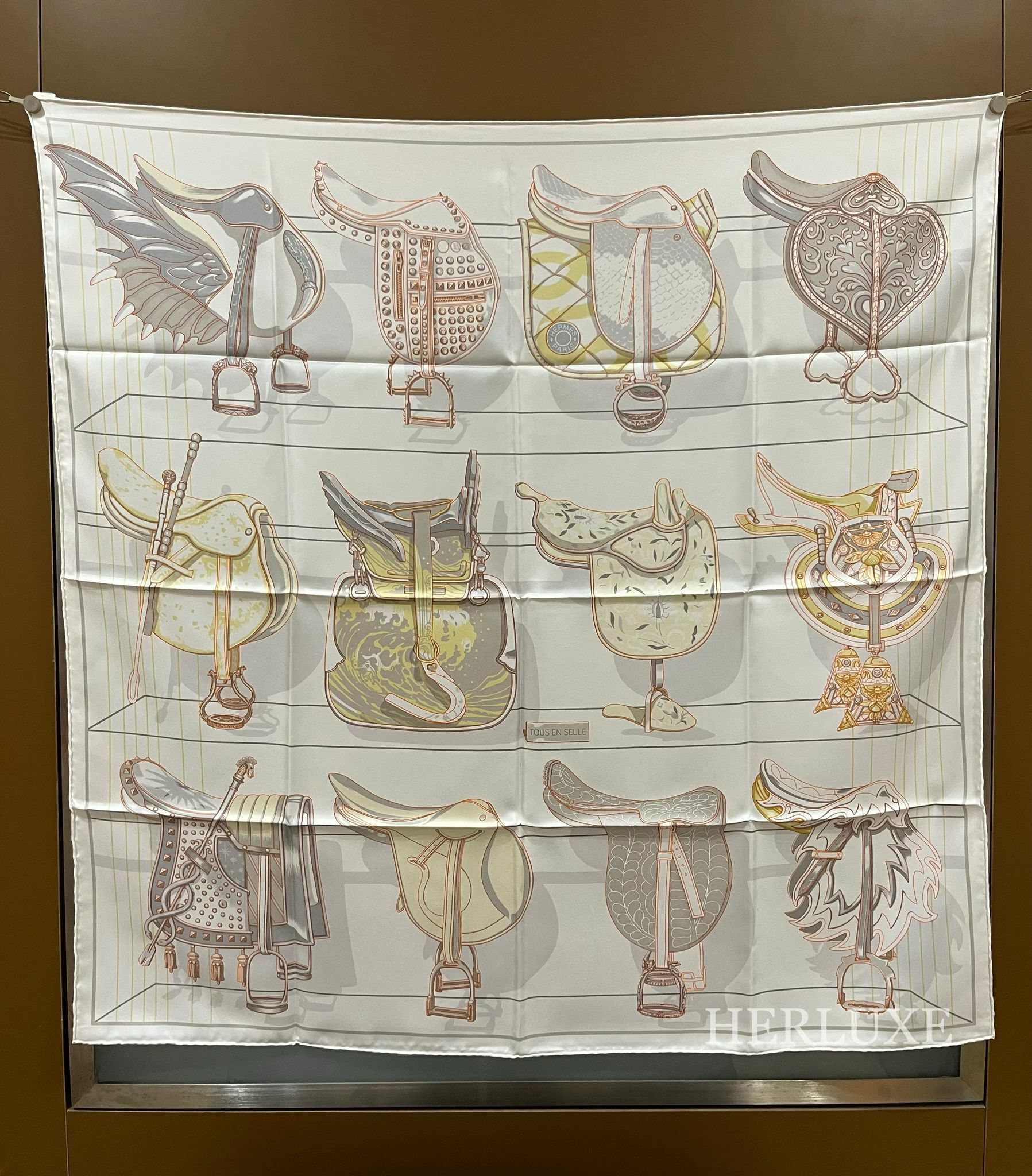 Tous en Selle scarf 100%soie 90x90cm blanc / jaune pâle / gris perle