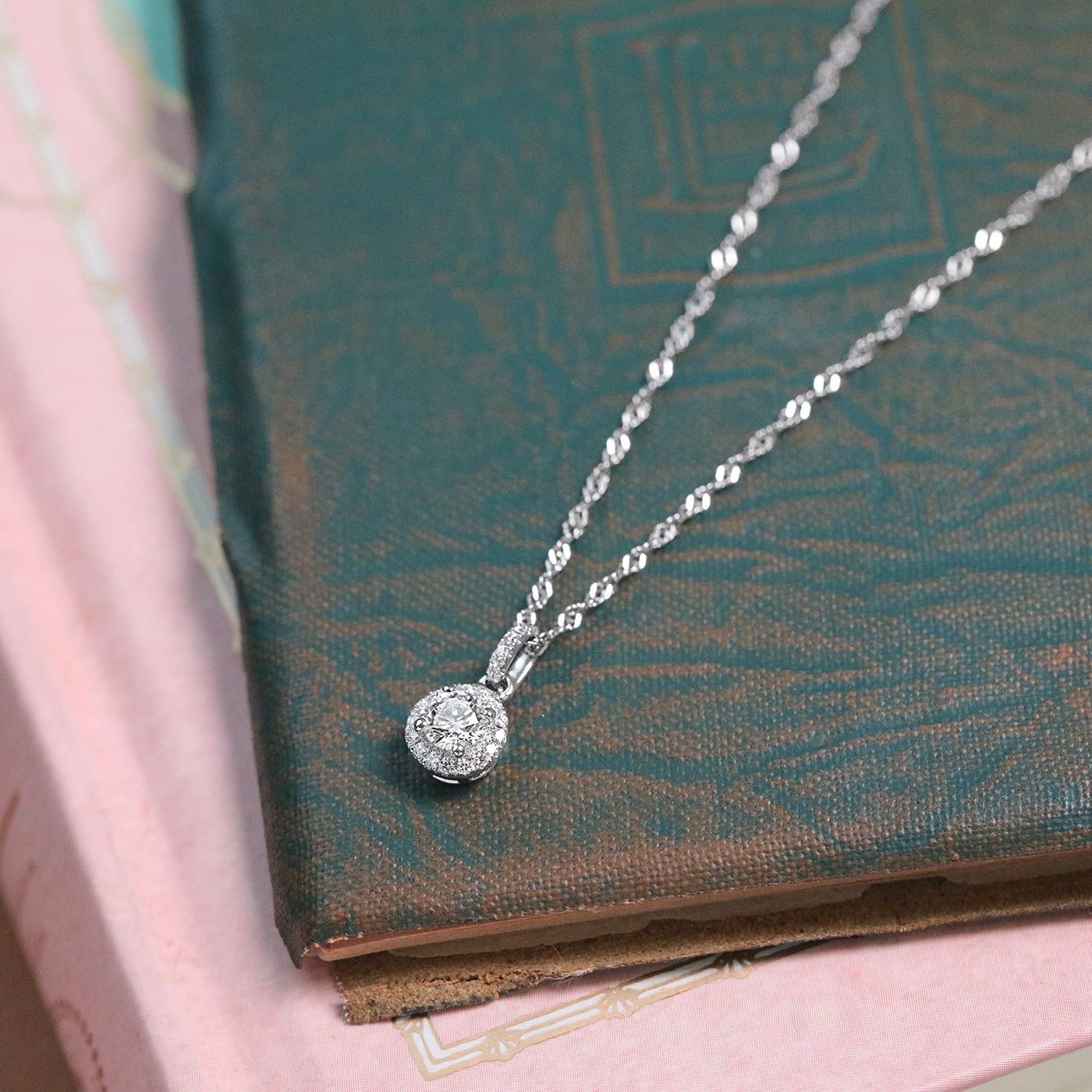 光之旅途 — GIA30分鑽石項鍊