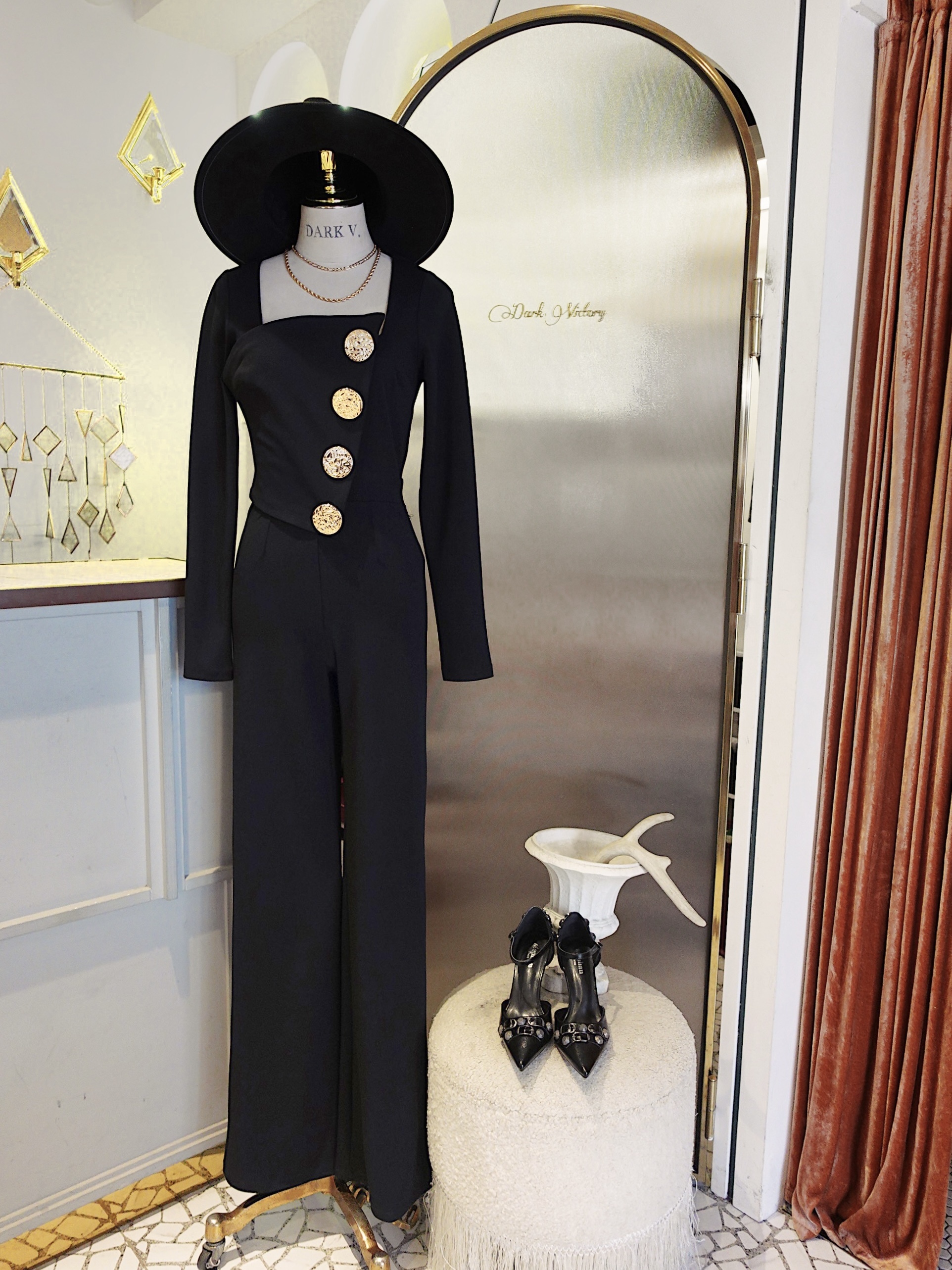 Black Ave.黑色金釦斜邊連身長寬褲