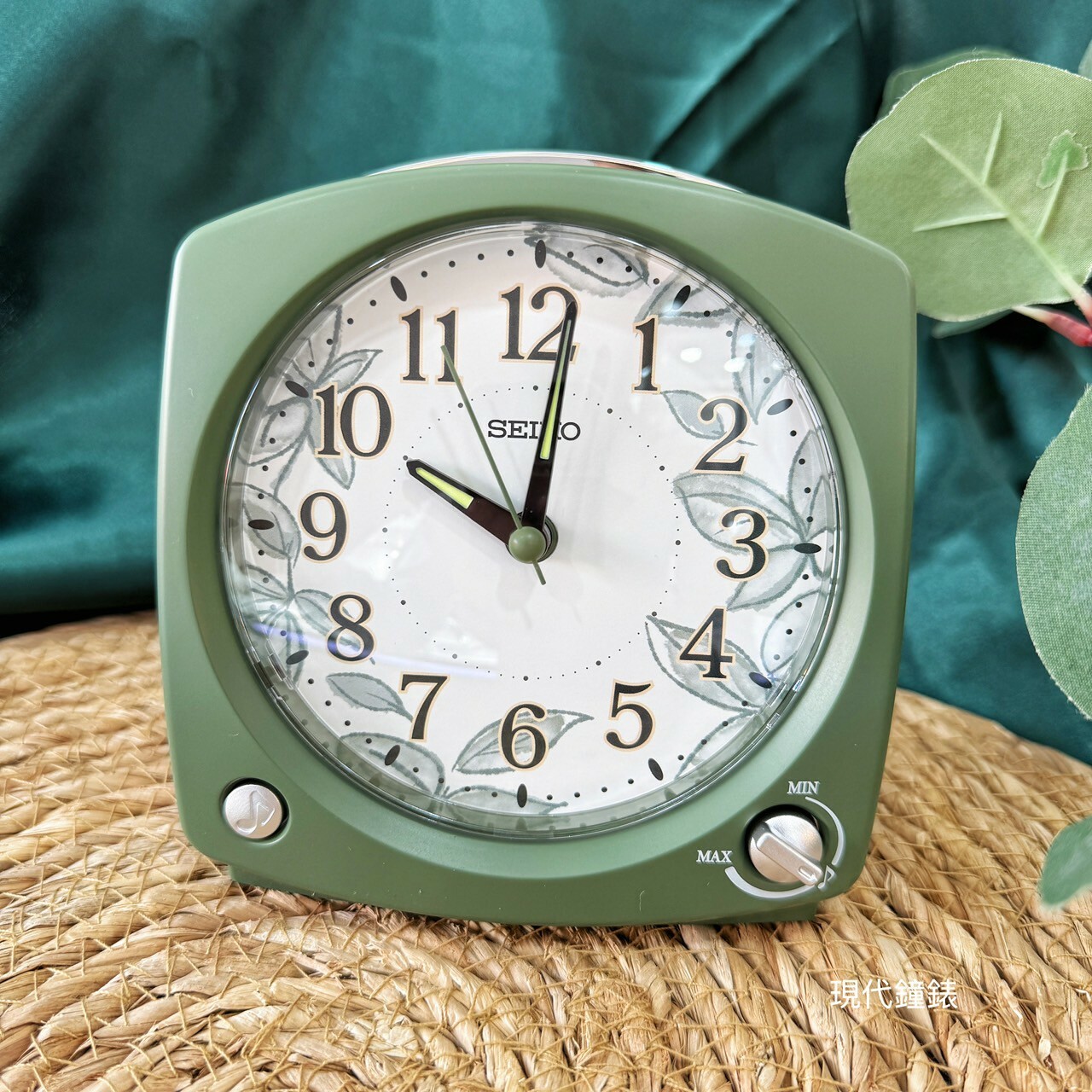 【SEIKO 精工】花藝美學滑動式靜音秒針大數字3種鈴聲鬧鐘 QHP012M 13X12X7cm 現代鐘錶