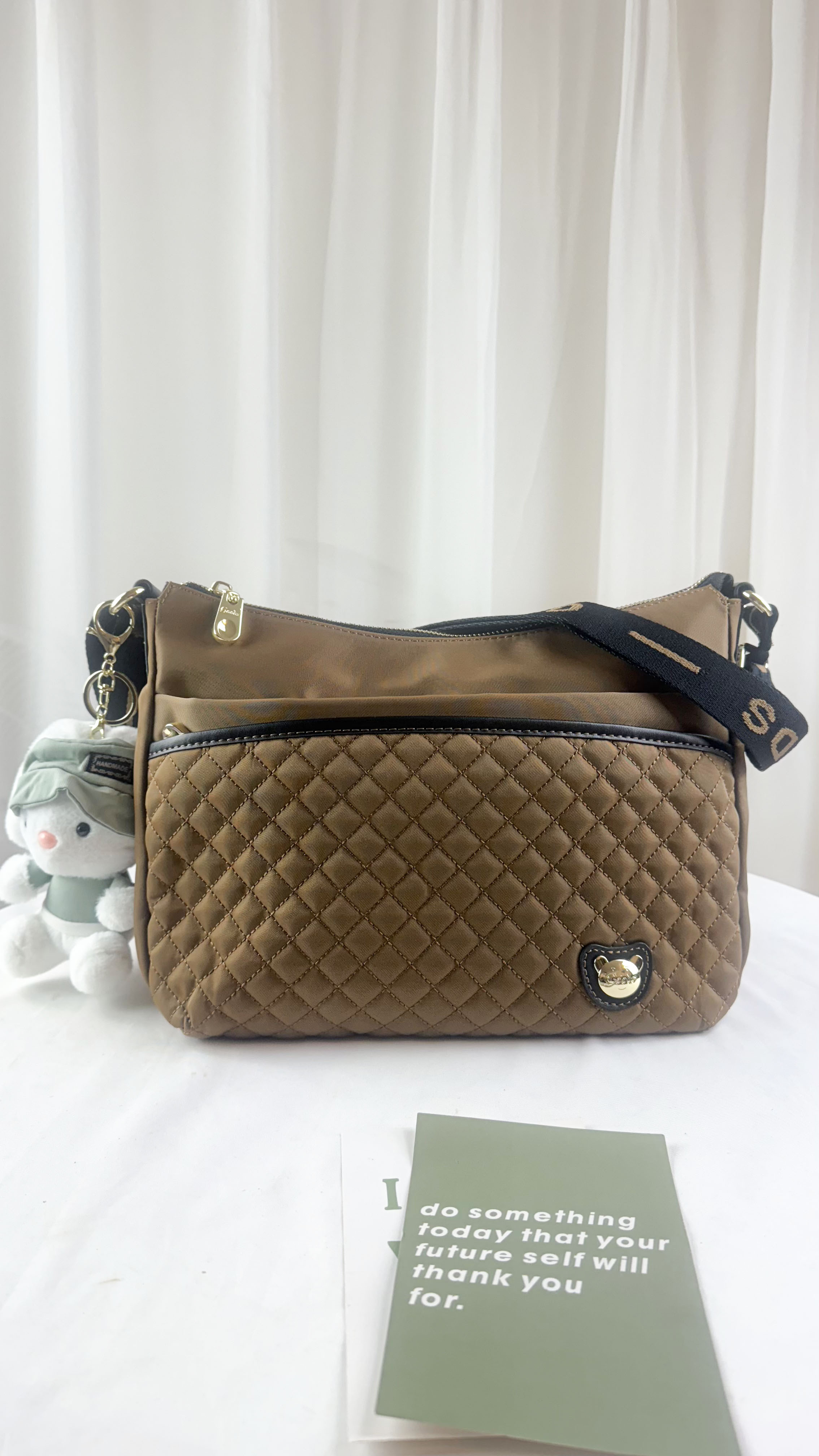 GOODS 棕色菱格紋防潑水側背包 附小熊吊飾 #2638