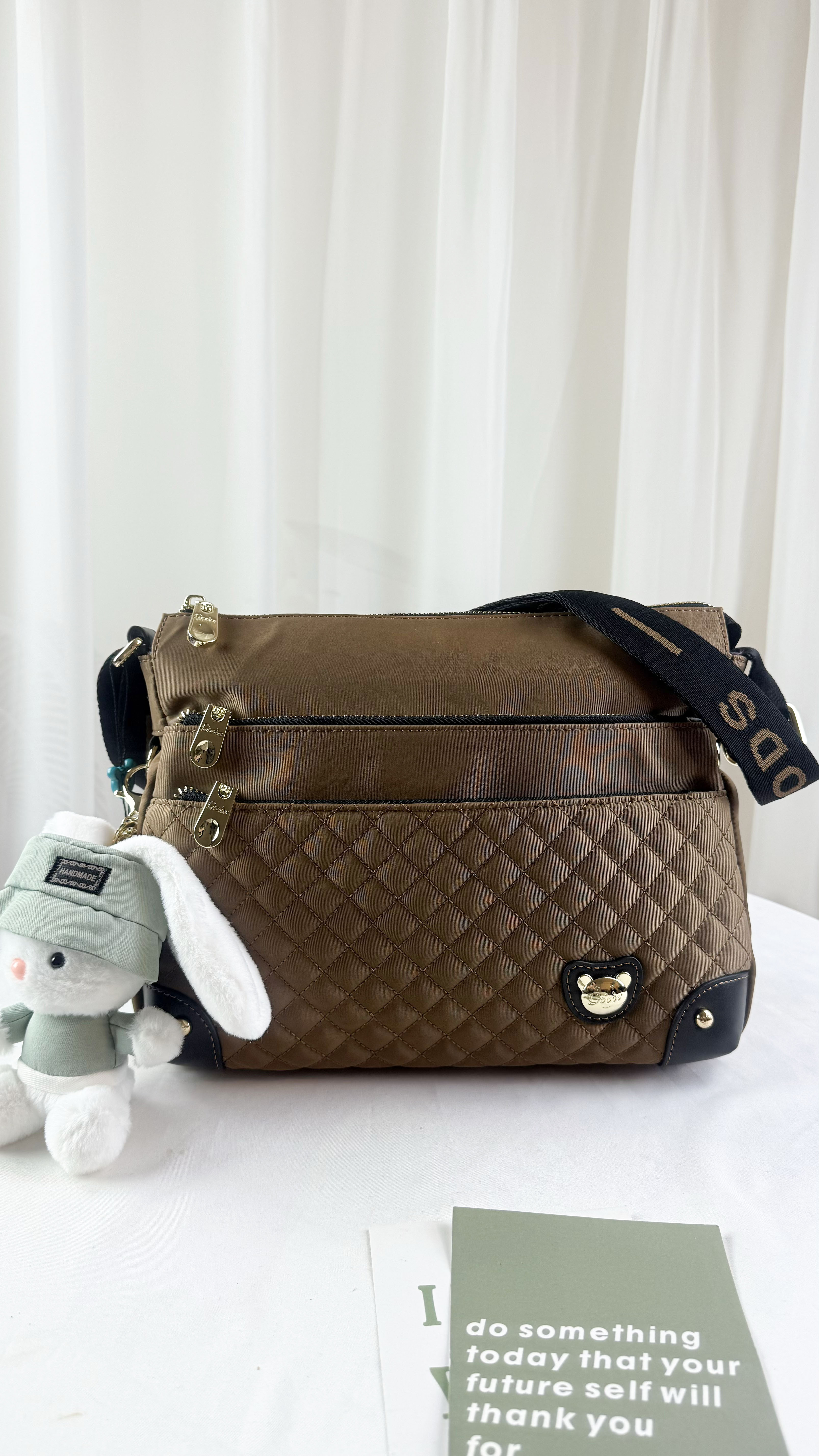 GOODS 棕色菱格紋防潑水側背包 附小熊吊飾 #2045