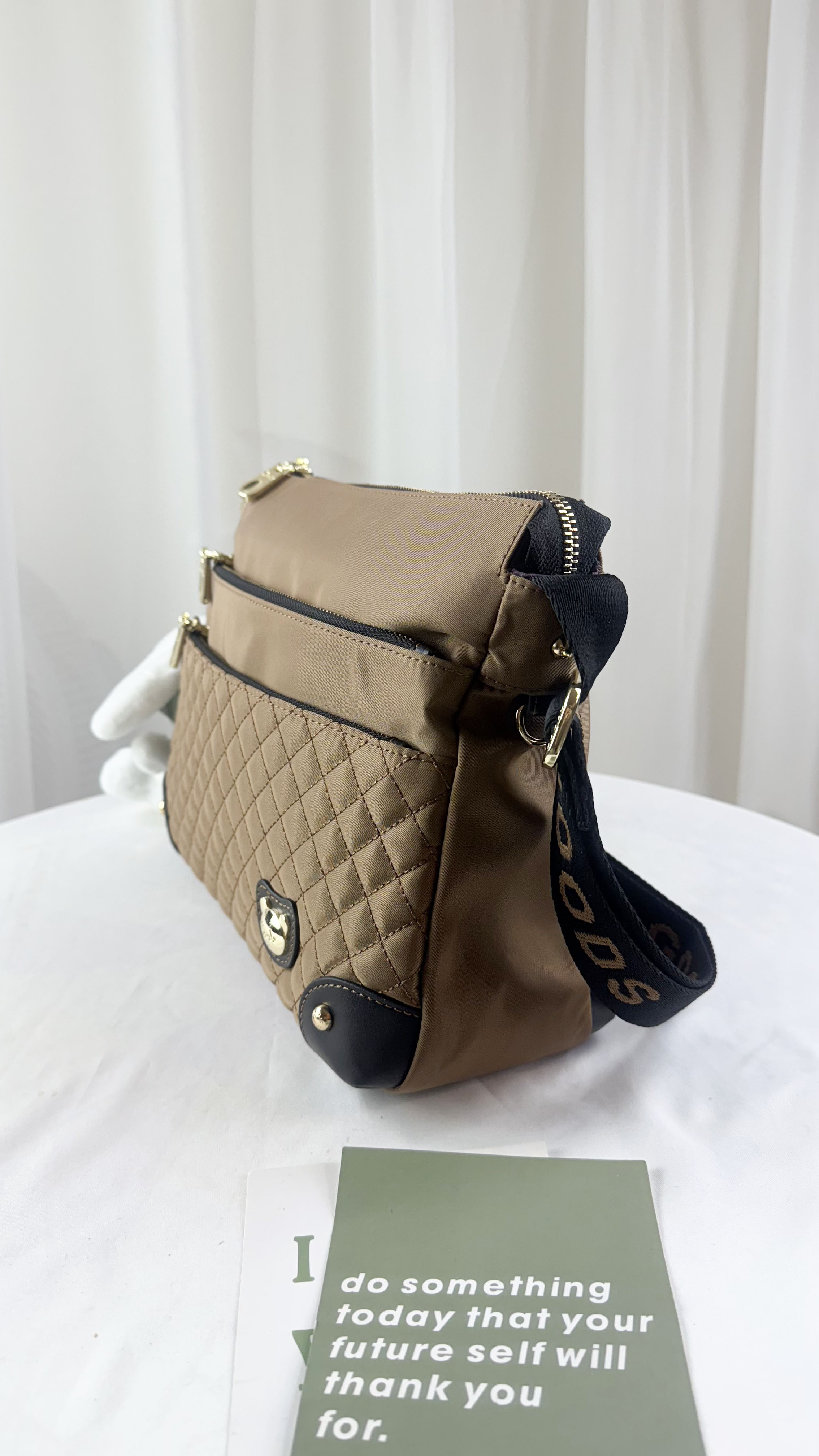 GOODS 棕色菱格紋防潑水側背包 附小熊吊飾 #2045