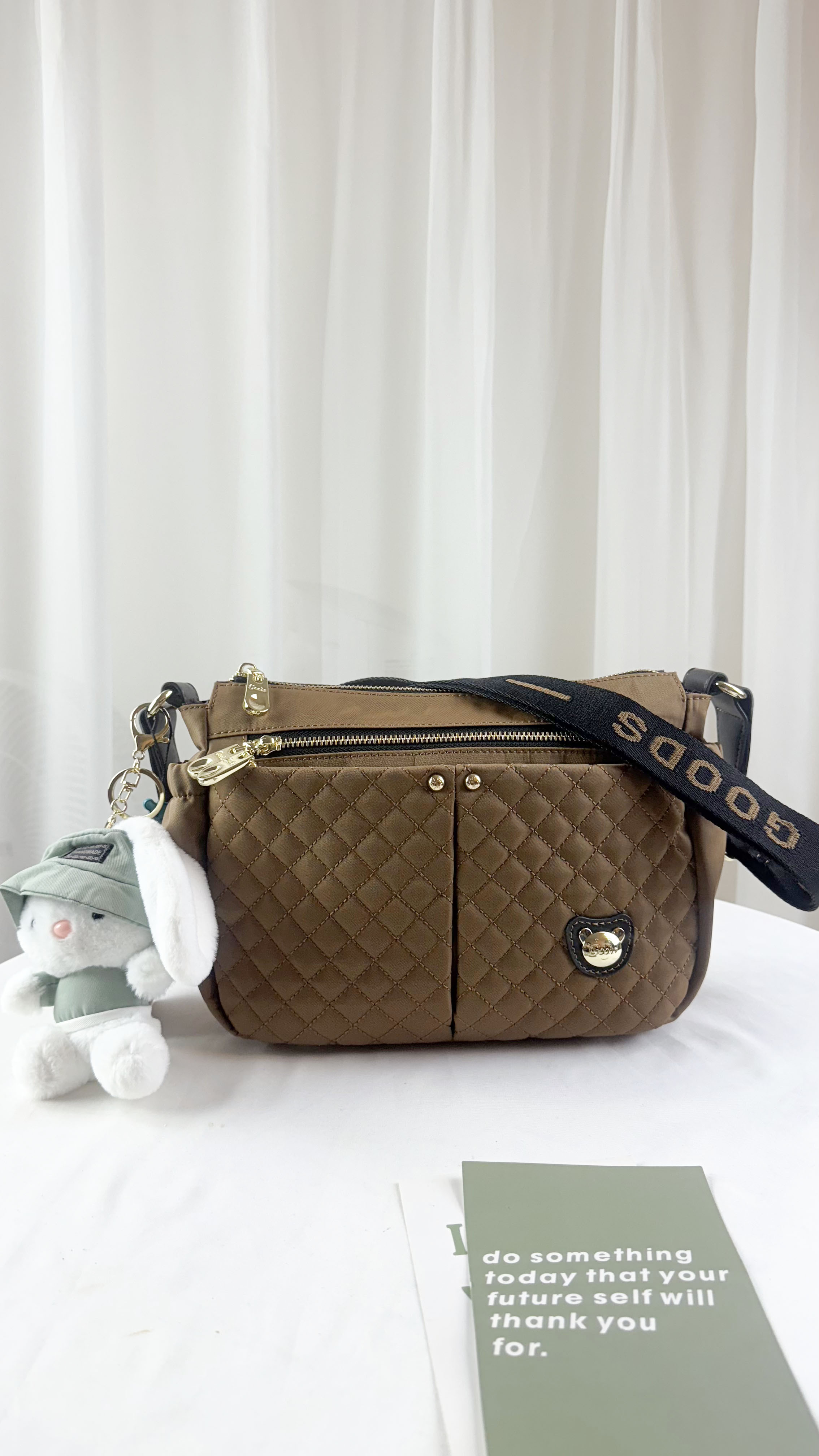 GOODS 棕色菱格紋防潑水側背包 附小熊吊飾 #2806