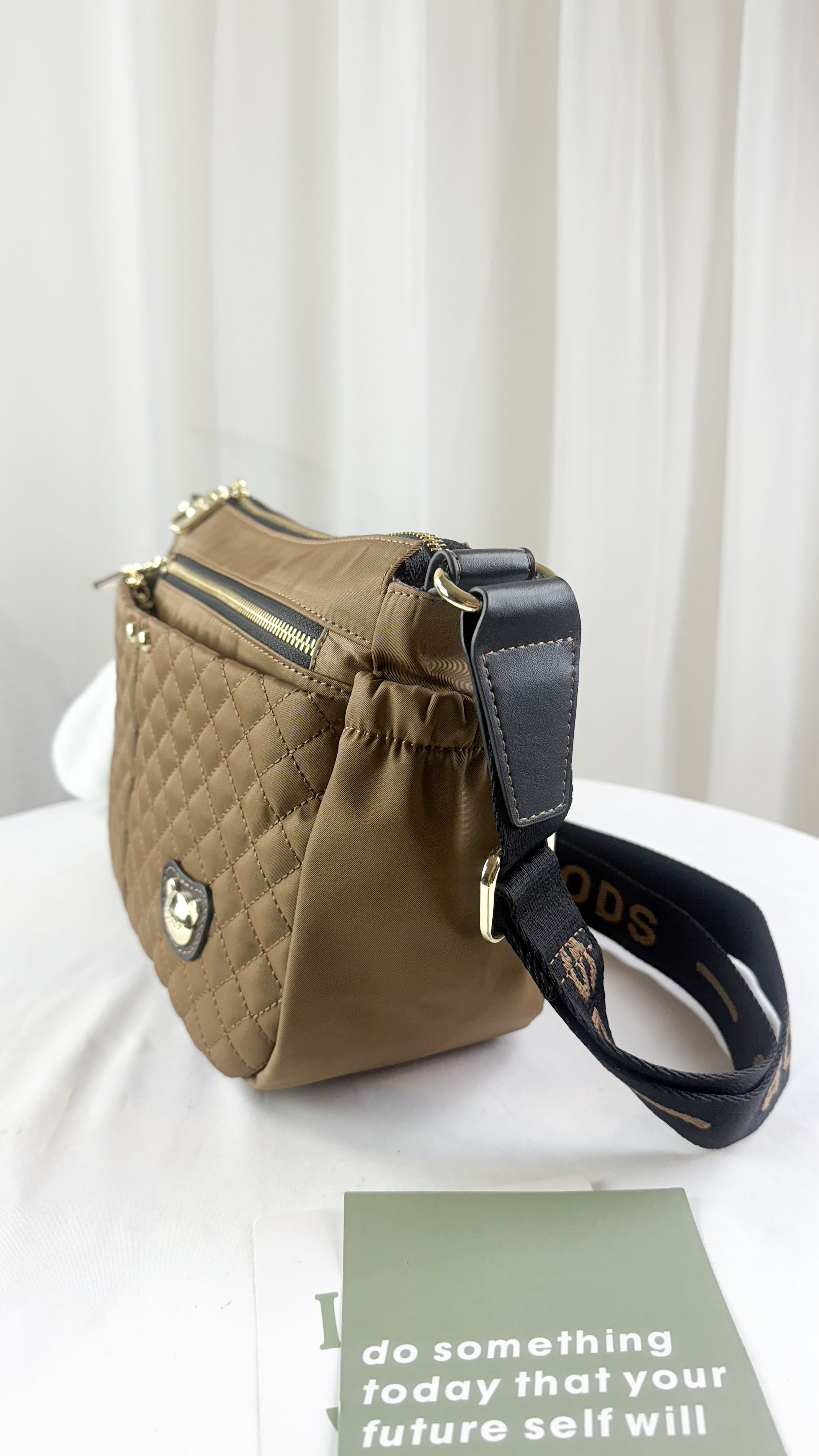 GOODS 棕色菱格紋防潑水側背包 附小熊吊飾 #2806