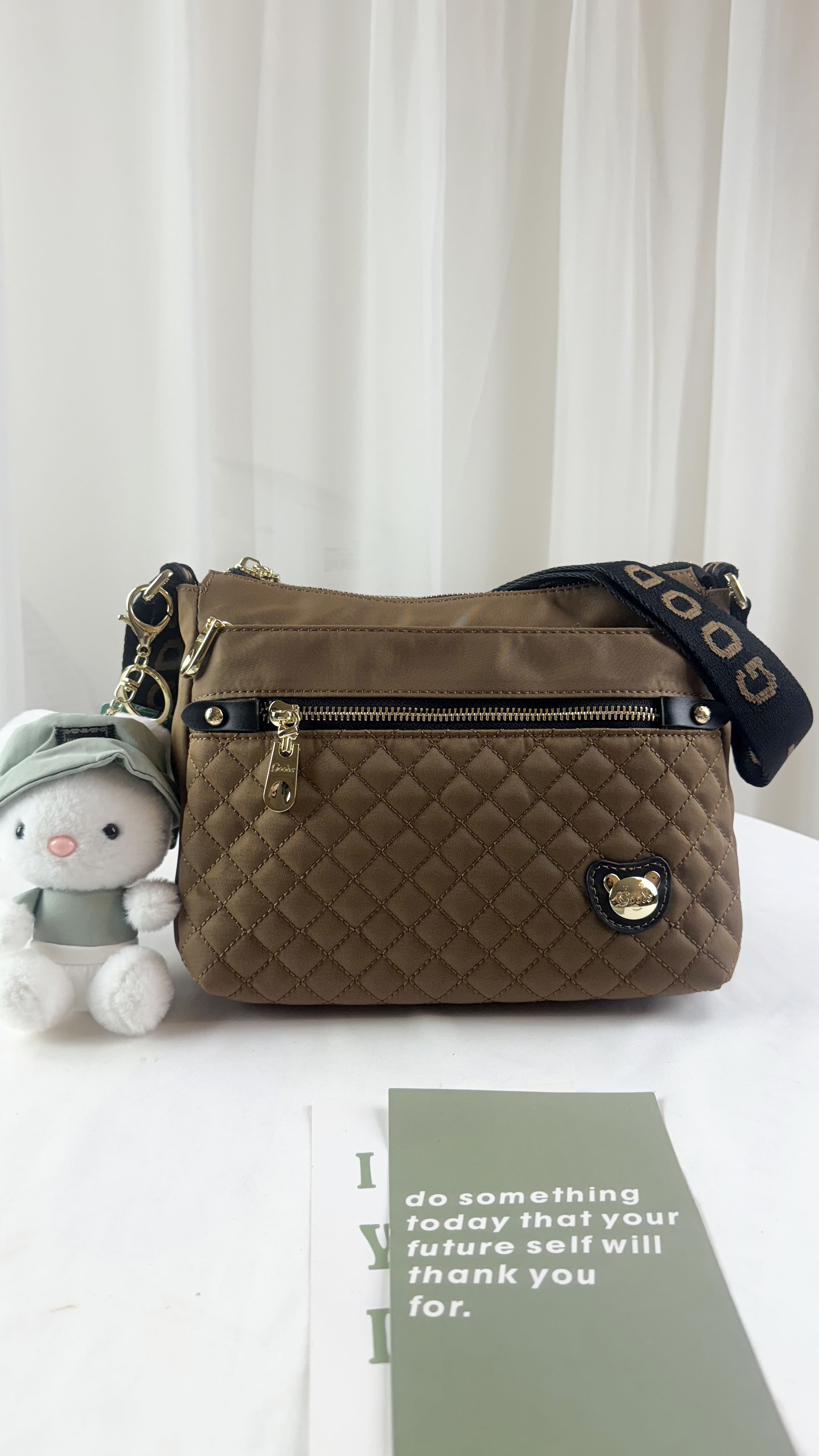 GOODS 棕色菱格紋防潑水側背包 附小熊吊飾 #2672