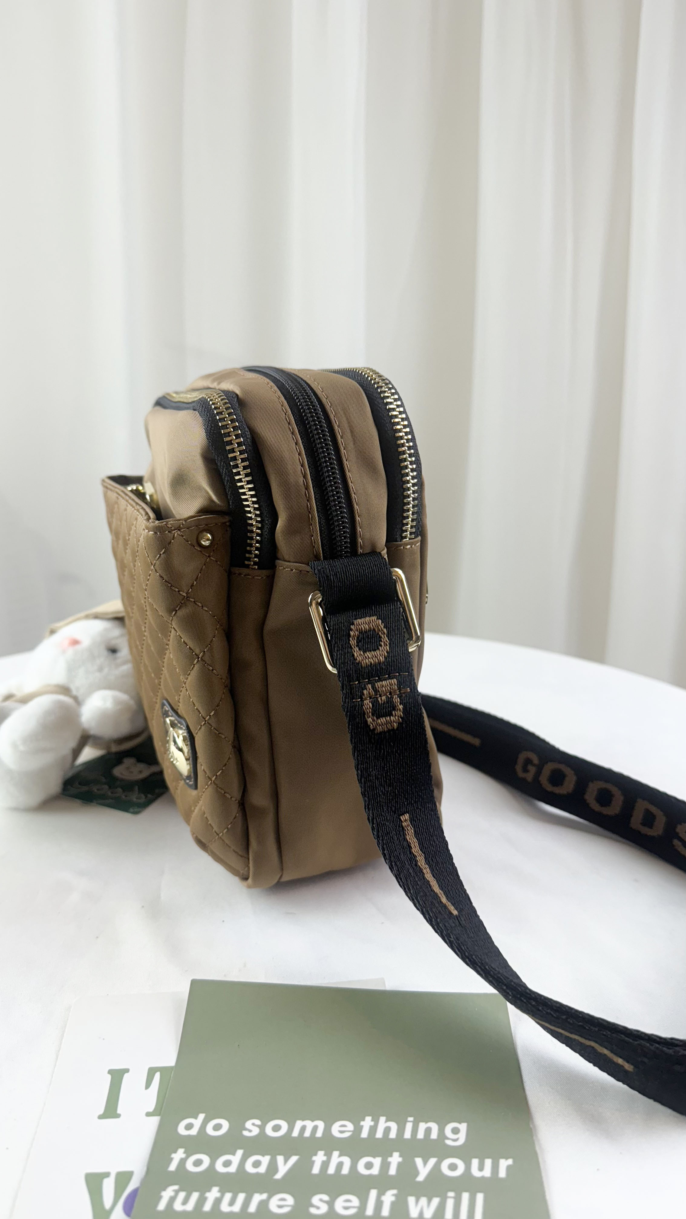 GOODS 棕色菱格紋防潑水側背包 附小熊吊飾  #2499