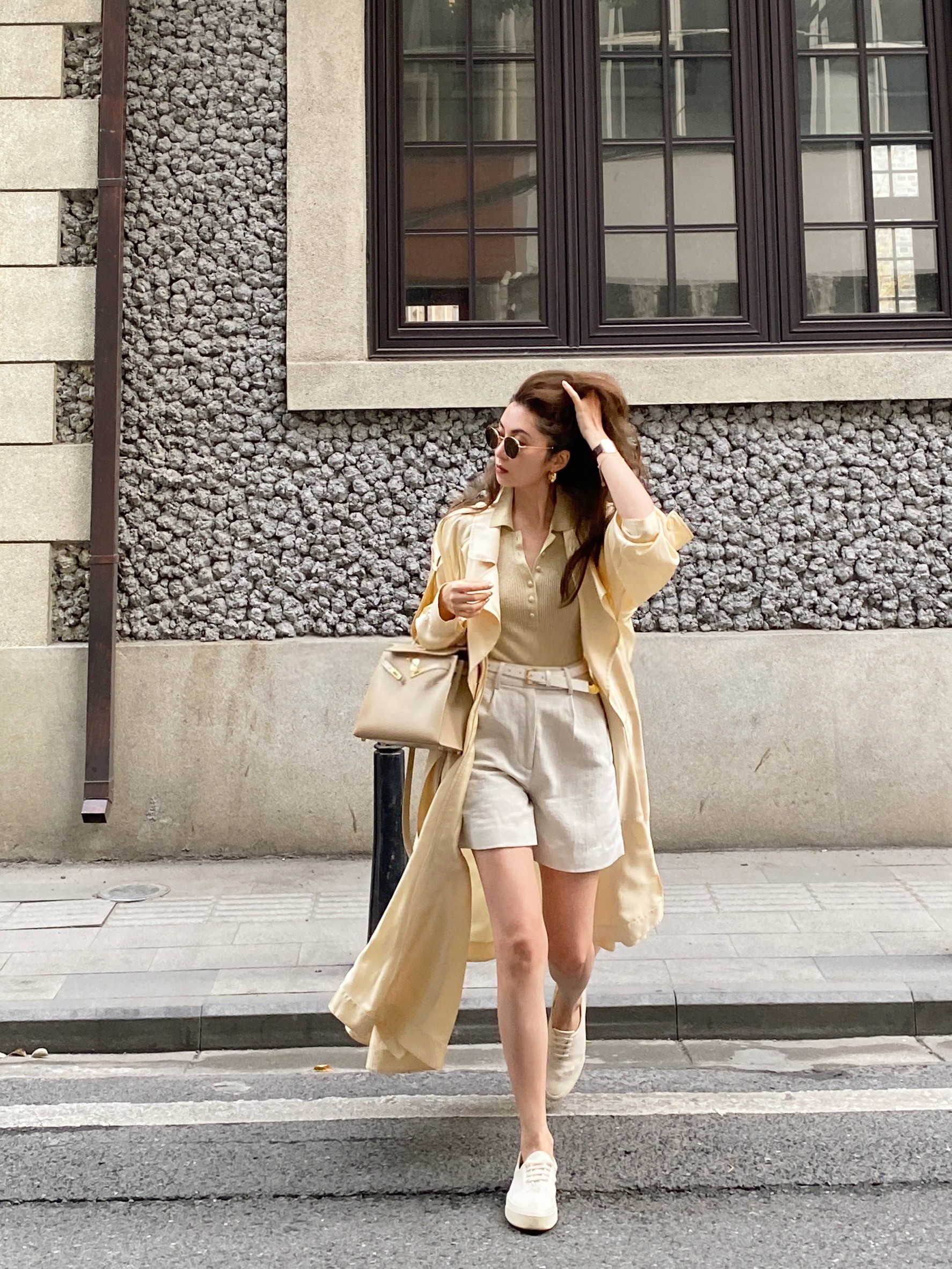 奶油杏垂墜造型附綁帶長版風衣外套S-M (Elegant & Love)