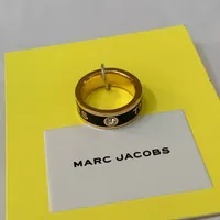 [S] MARC JACOBS BLACK/GOLD THE MEDALLION RING, J401MT3RE21-001 (SMJ489)