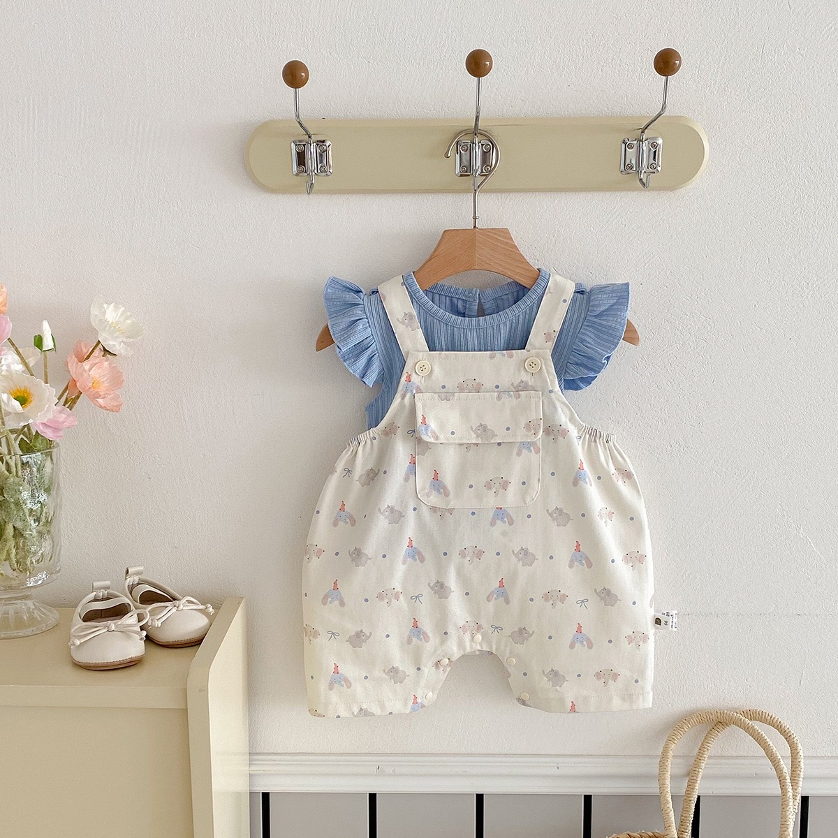 藍色飛袖上衣+小象吊帶褲