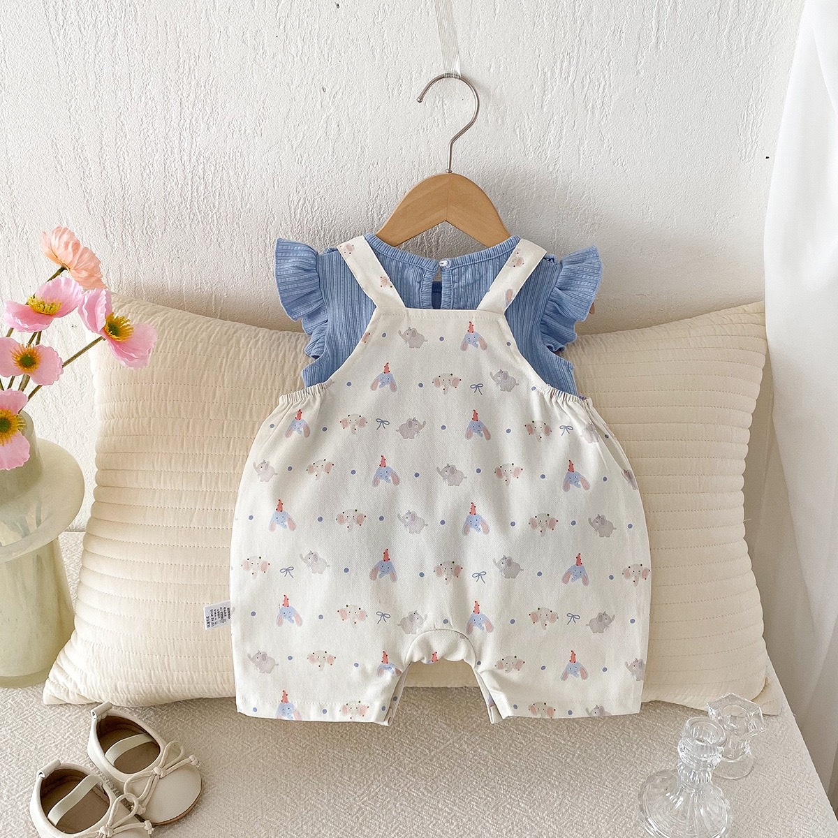 藍色飛袖上衣+小象吊帶褲