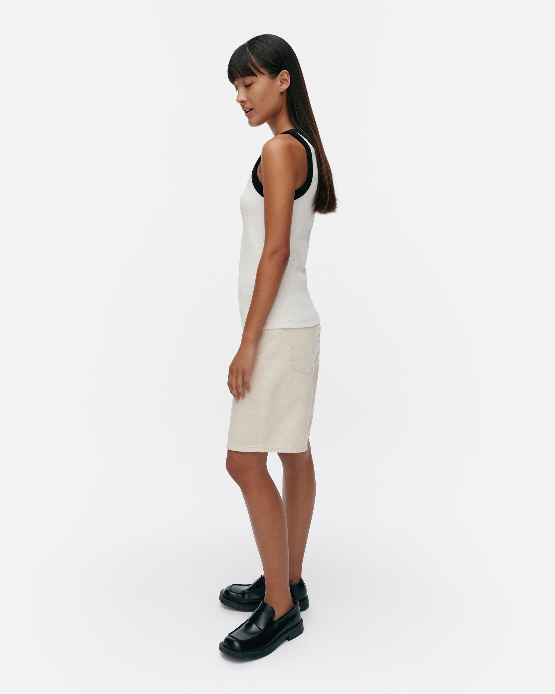 SURREA PIIRTO UNIKKO 短袖T恤