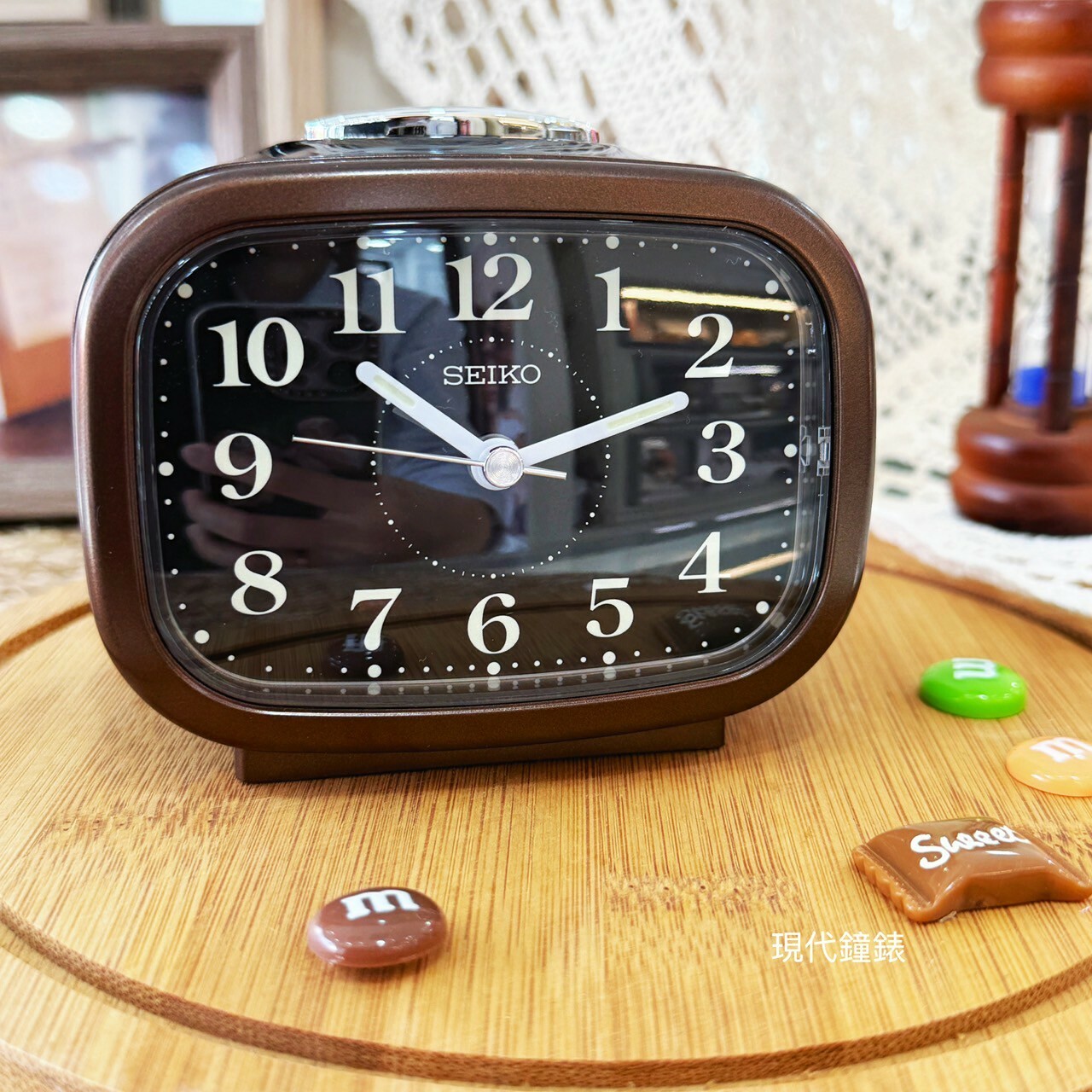 【SEIKO 精工】寧靜夜晚靜音貪睡鬧鐘 QHK060B 9.9cm 現代鐘錶