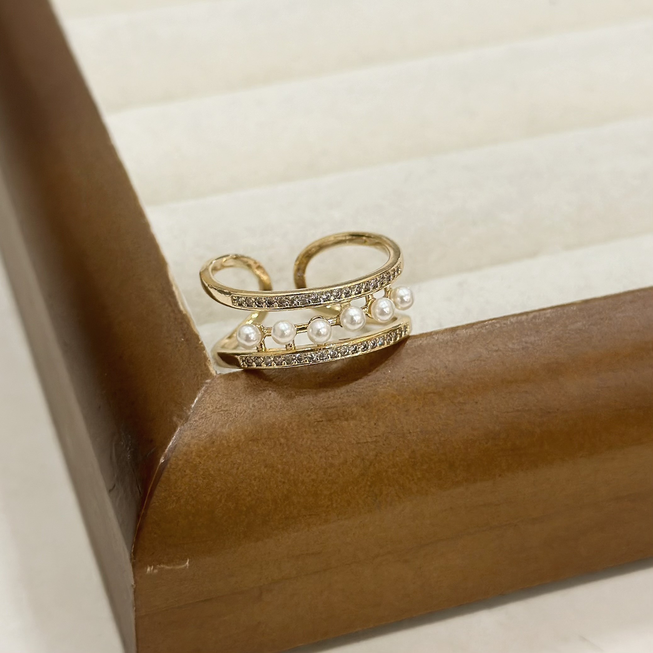 排鑽珍珠鏤空調整戒