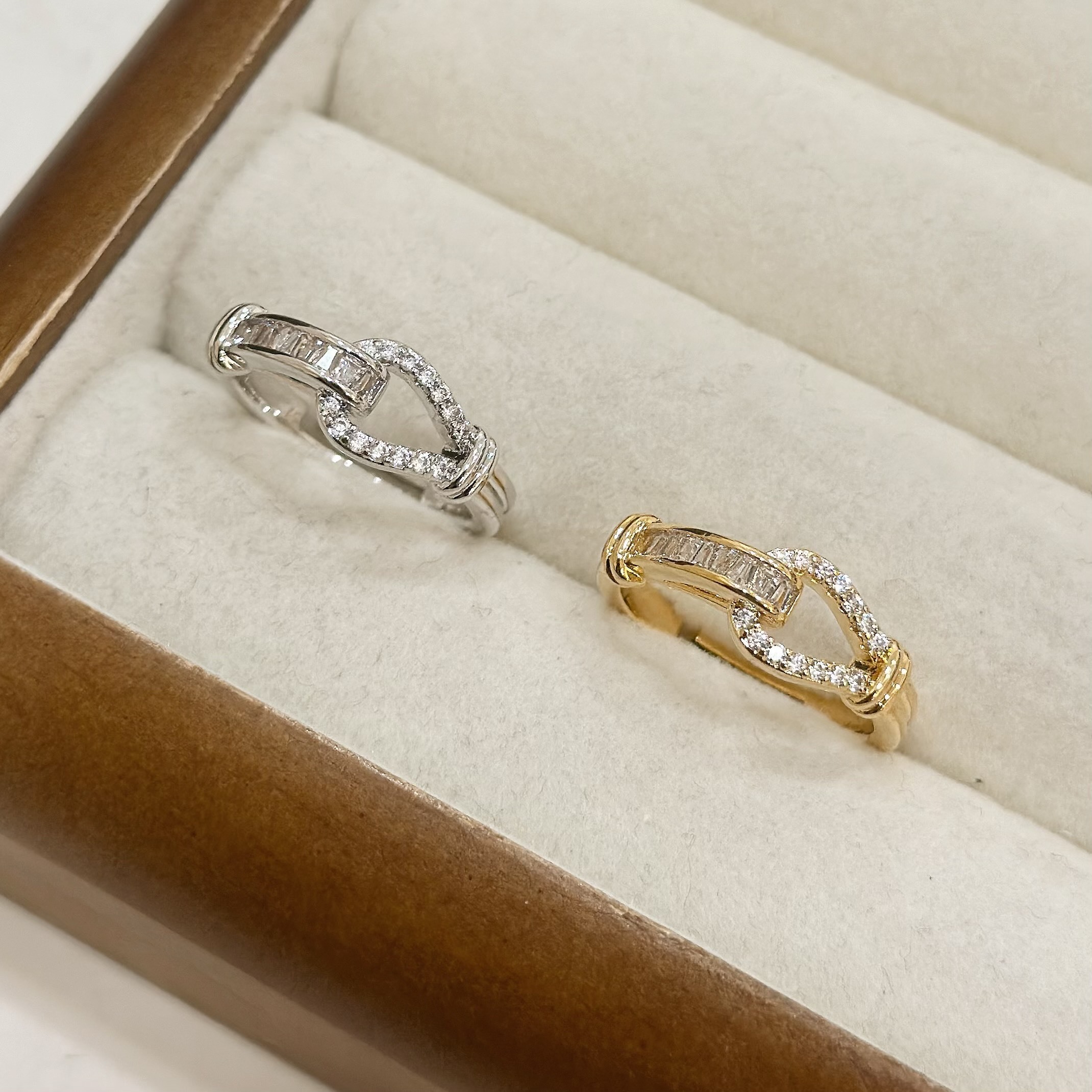 鋯石排鑽釦環調整戒