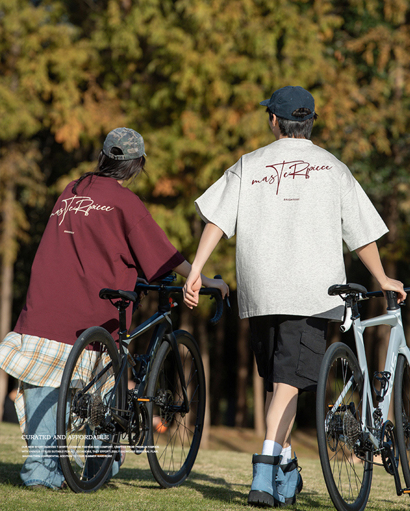 復古草寫字母印花落肩短TEE
