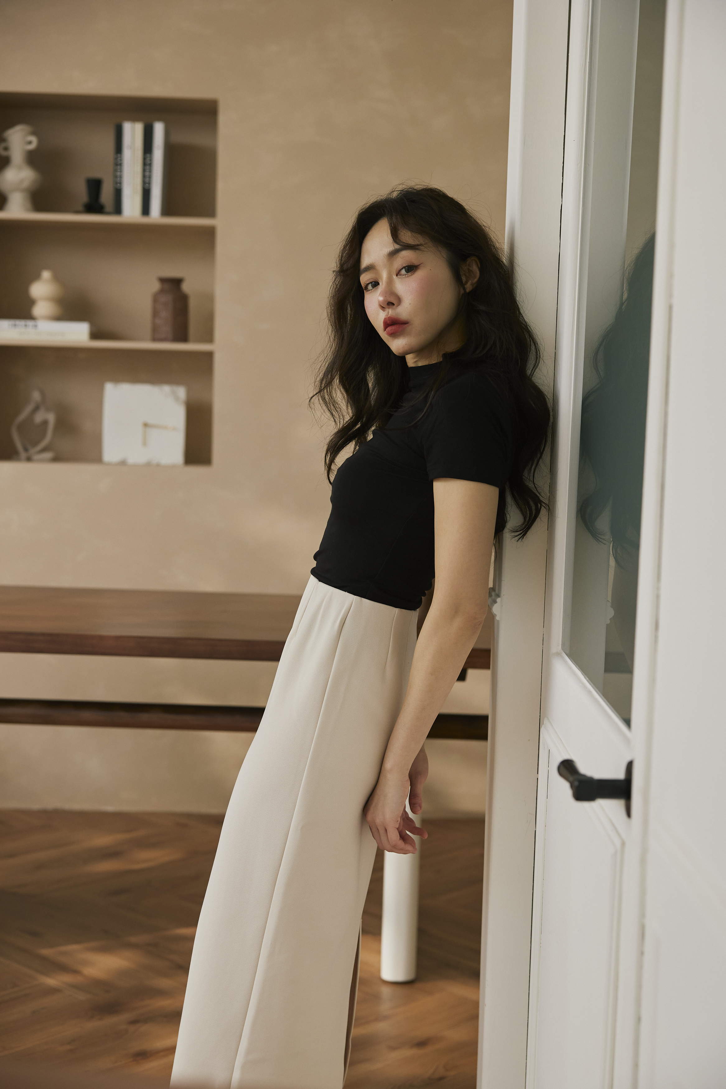 微高領彈性莫代爾纖維T-黑