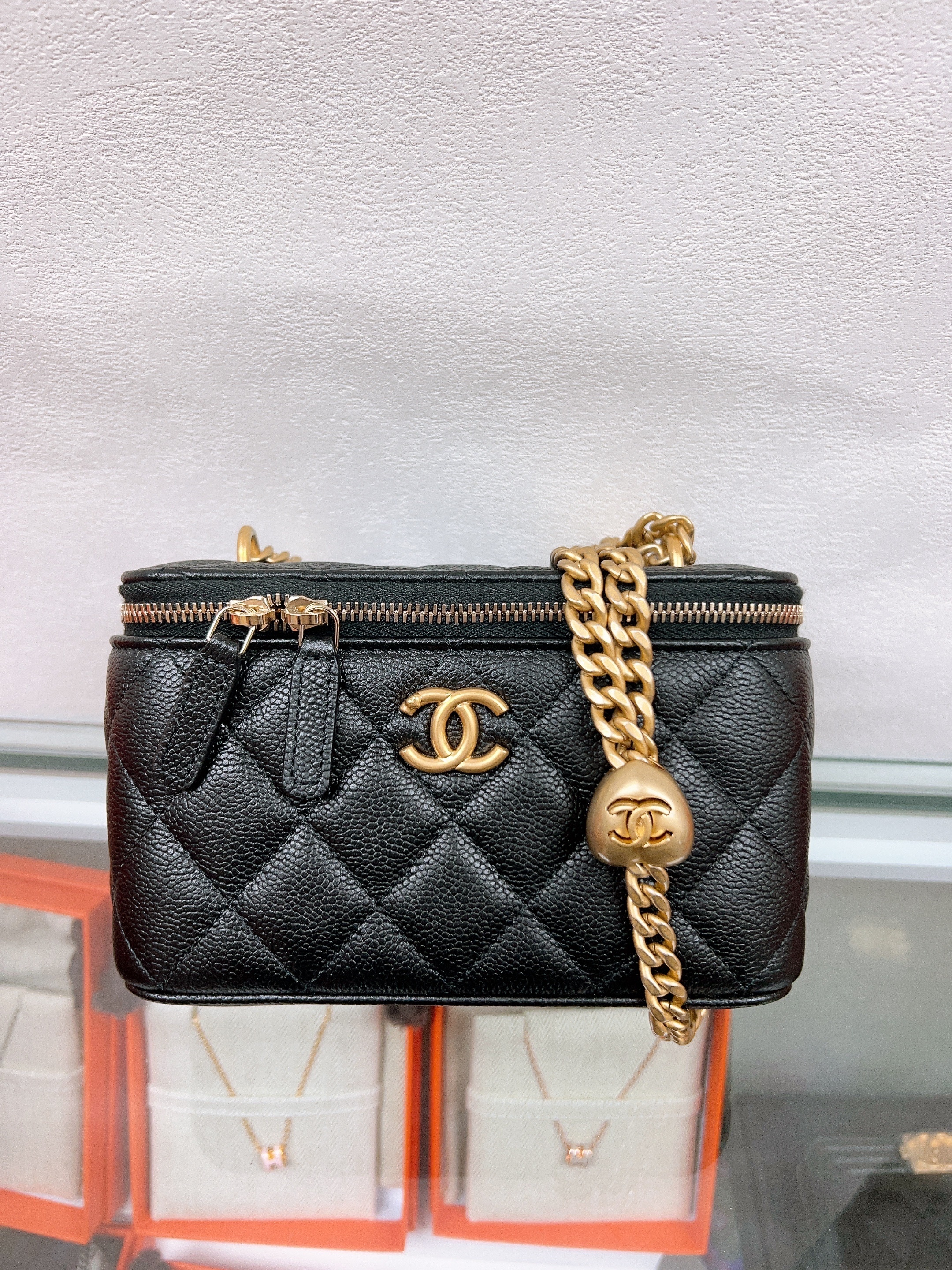 Chanel vanity with heart adjustable chain black caviar 心心調節扣