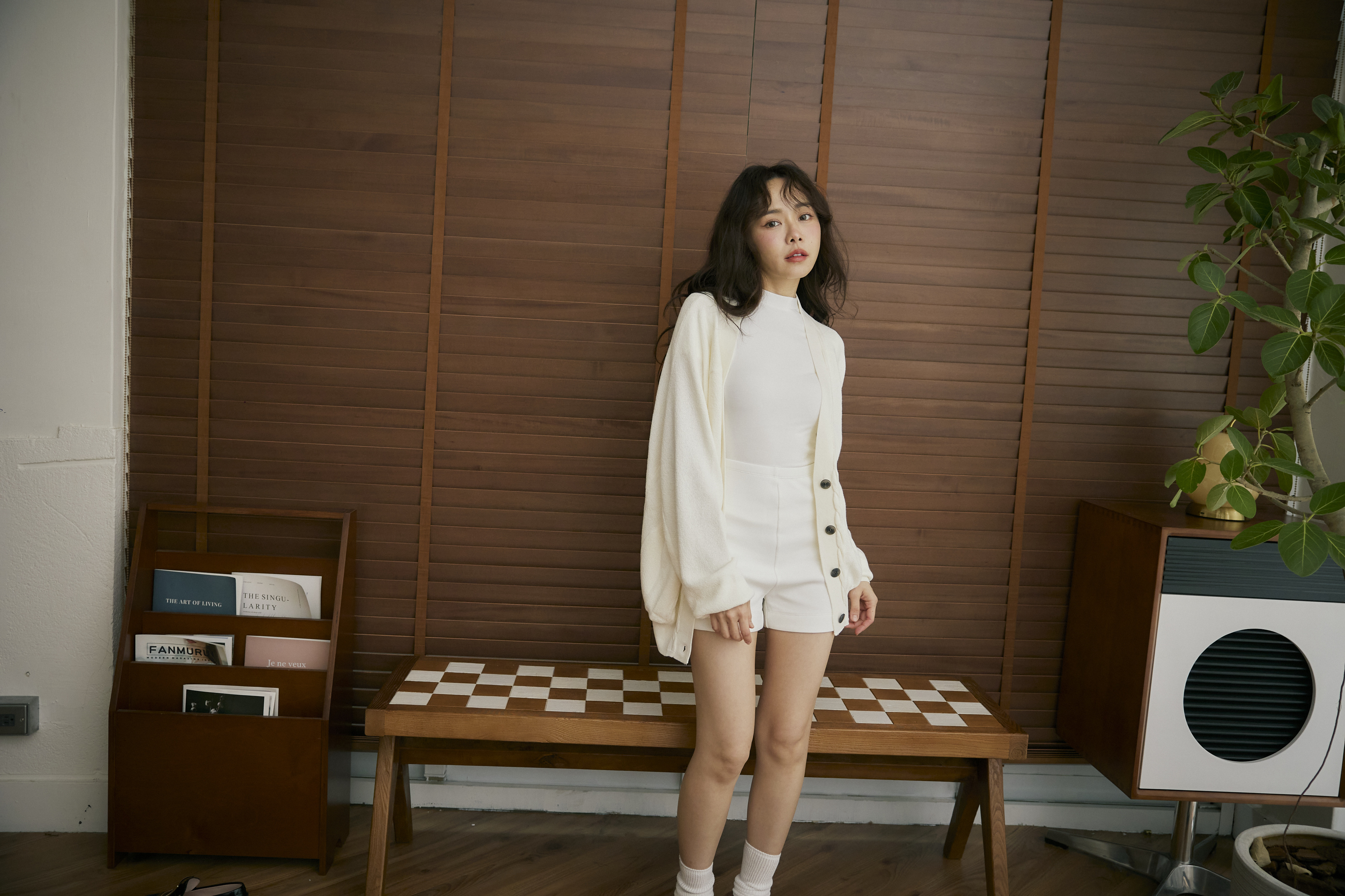 簡約無痕白彈力短褲