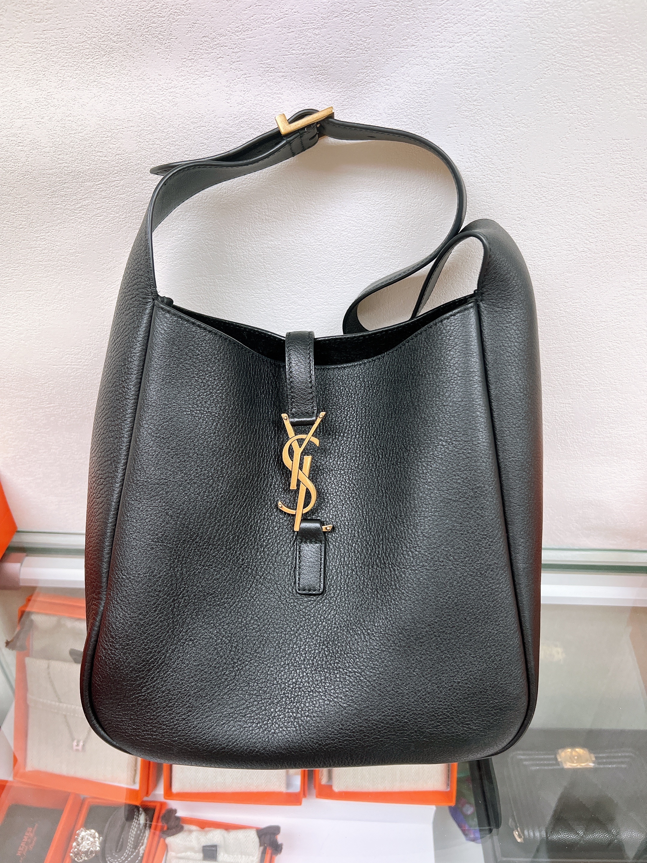 YSL Saint Laurent le 5 a 7 hobo small black
