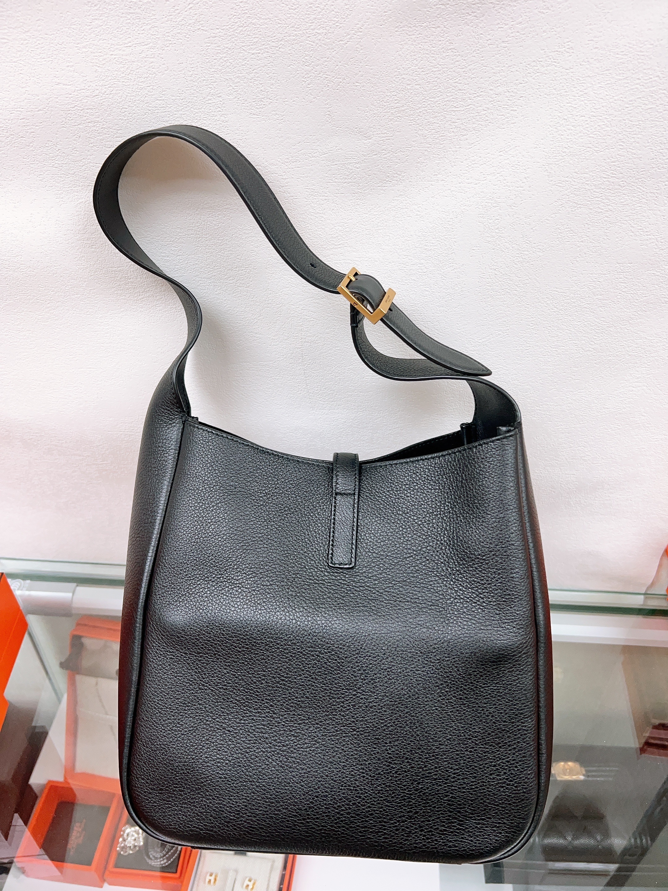 YSL Saint Laurent le 5 a 7 hobo small black