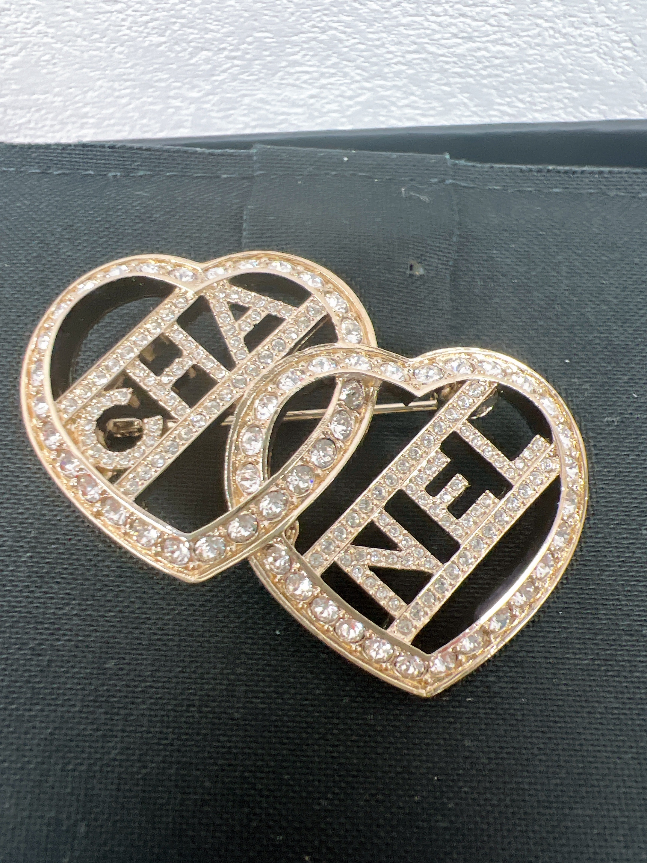 *Unused* Chanel brooch heart crystal 23b