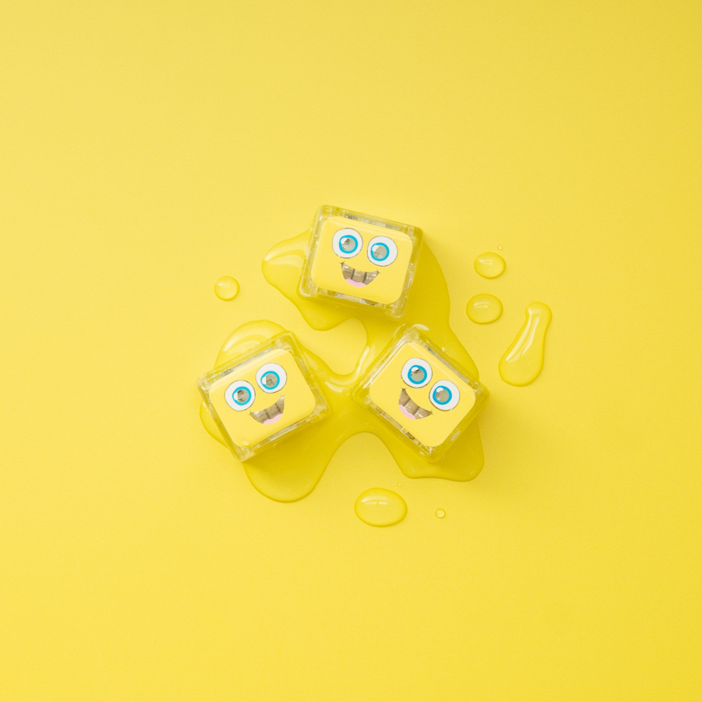 【Glo Pals】Bath Toy | Bouncy Yellow Light-Up Cubes (Set of 4)