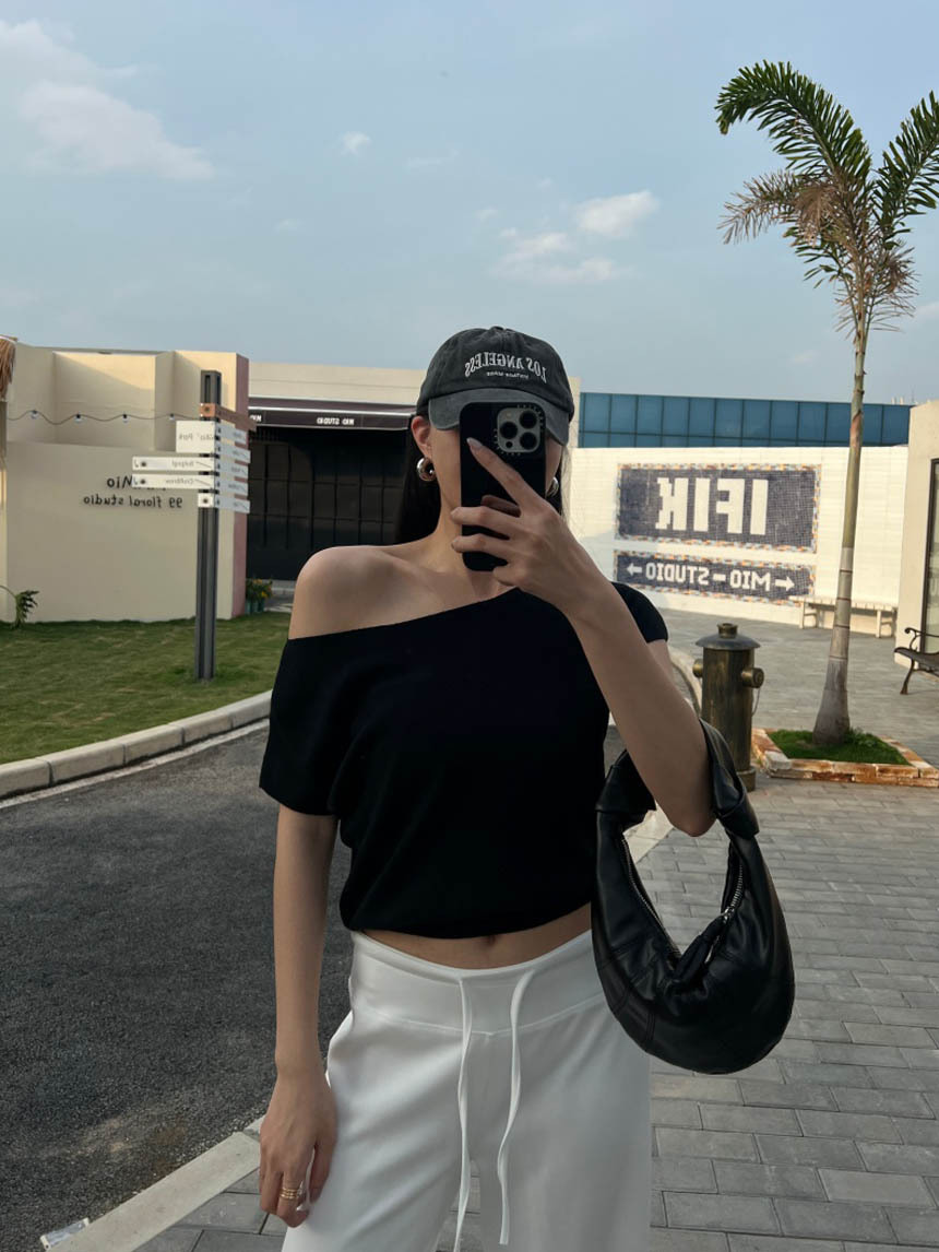 針織斜肩縮腰氣質上衣*5色