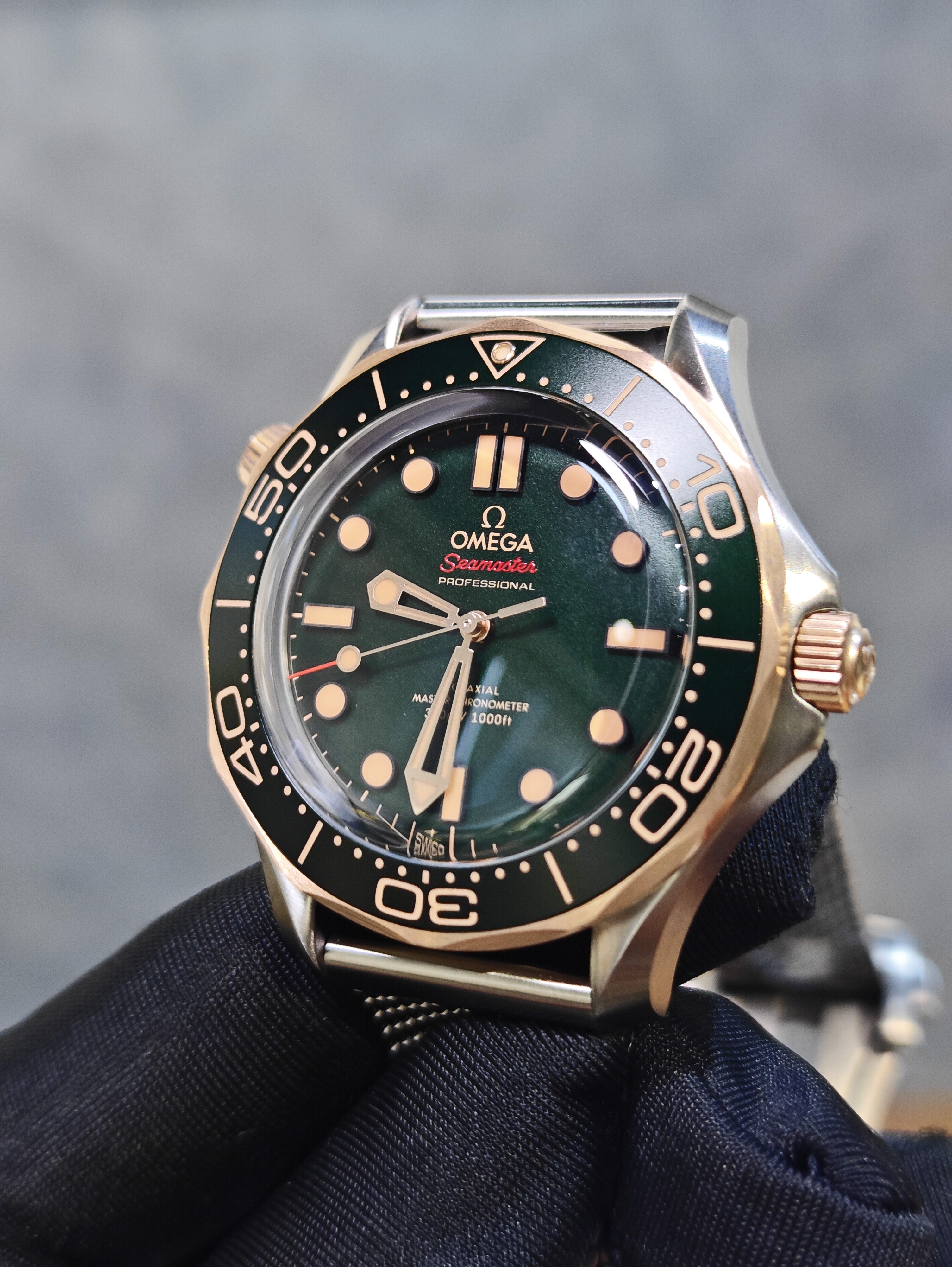 OMEGA SEAMASTER GREEN TITANIUM