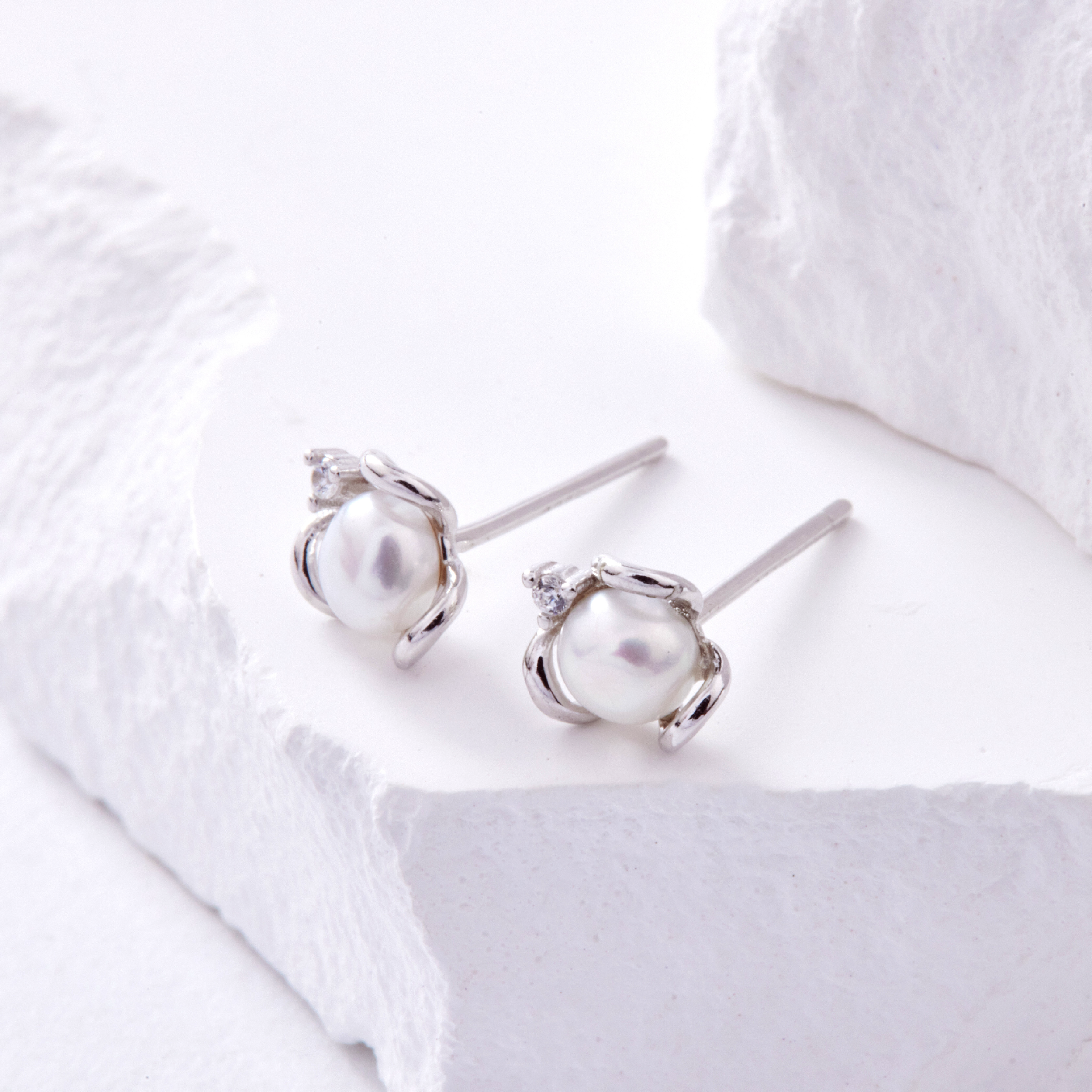 E2003 | 純銀小花淡水珍珠耳環