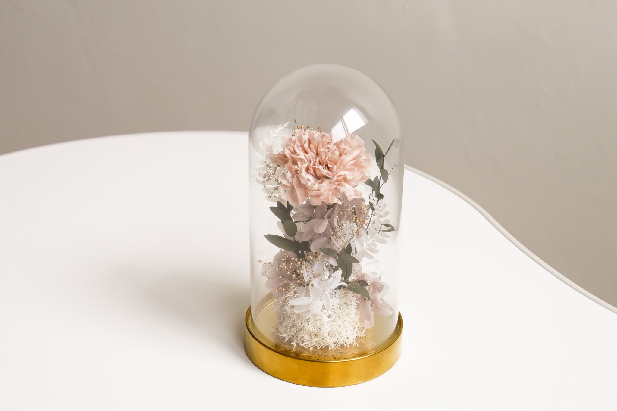 奶茶色康乃馨母親節玻璃罩,奶色永生花康乃馨玻璃罩推薦,台北奶茶色康乃馨盆花哪裡買