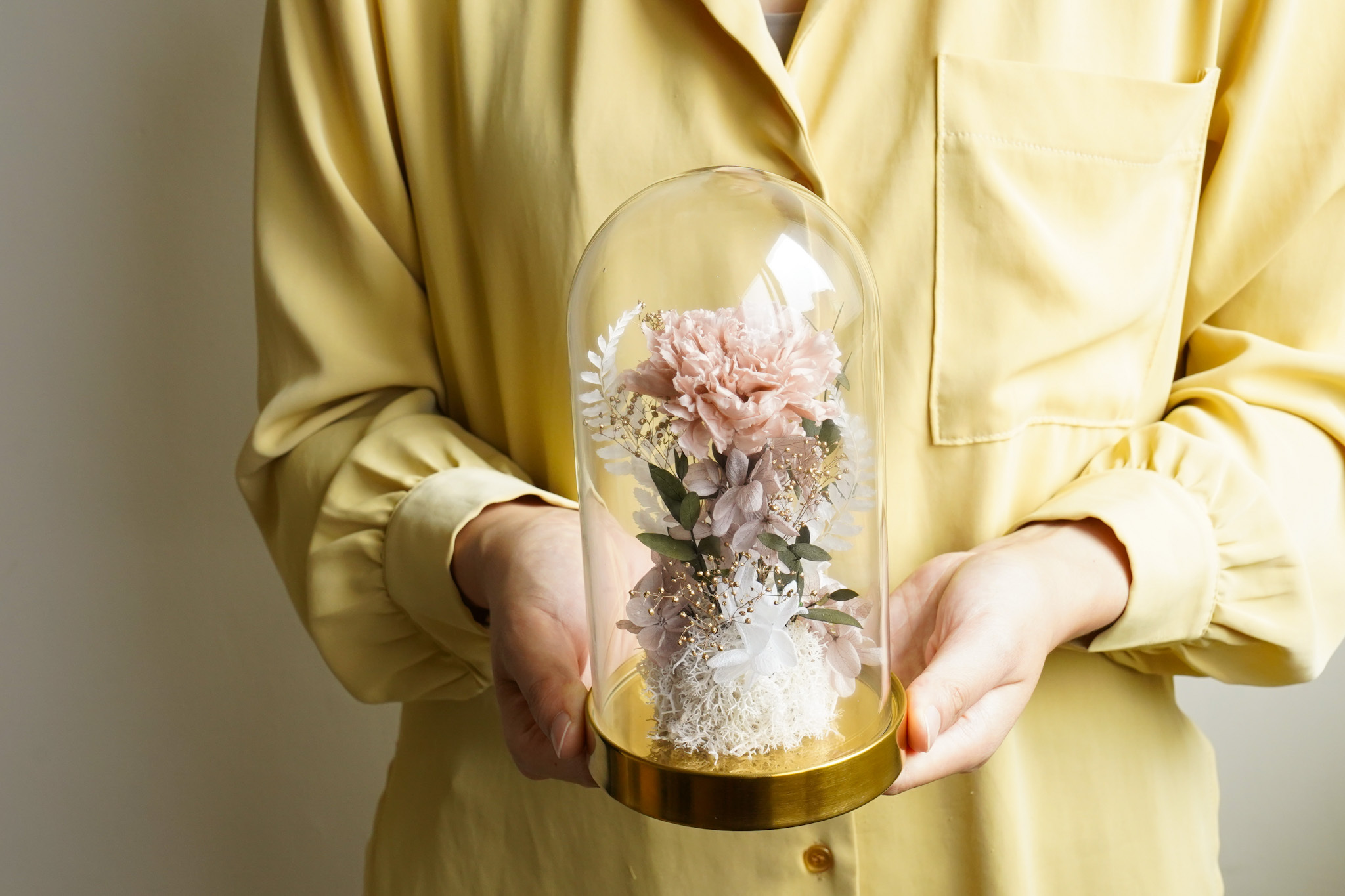 母親節奶茶色康乃馨玻璃罩,奶茶色永生花康乃馨玻璃罩推薦,奶茶色康乃馨盆花哪裡買台北