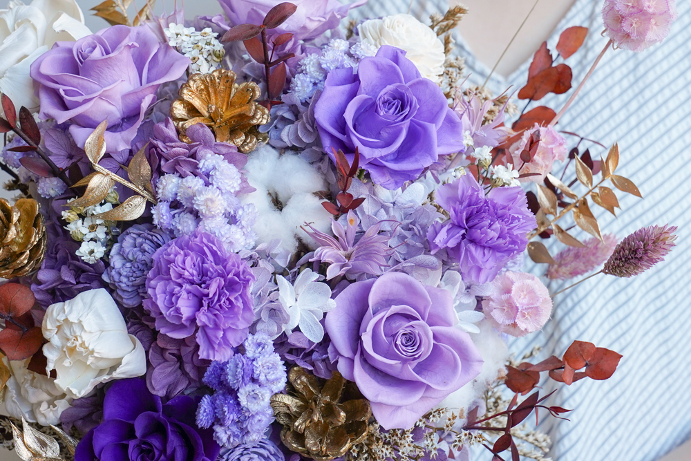 紫色薰衣草永生花開幕盆花,升遷送花,大理石紫色永生花開幕盆栽,永生花盆栽,代客送花服務,紫色盆花特寫,紫色玫瑰