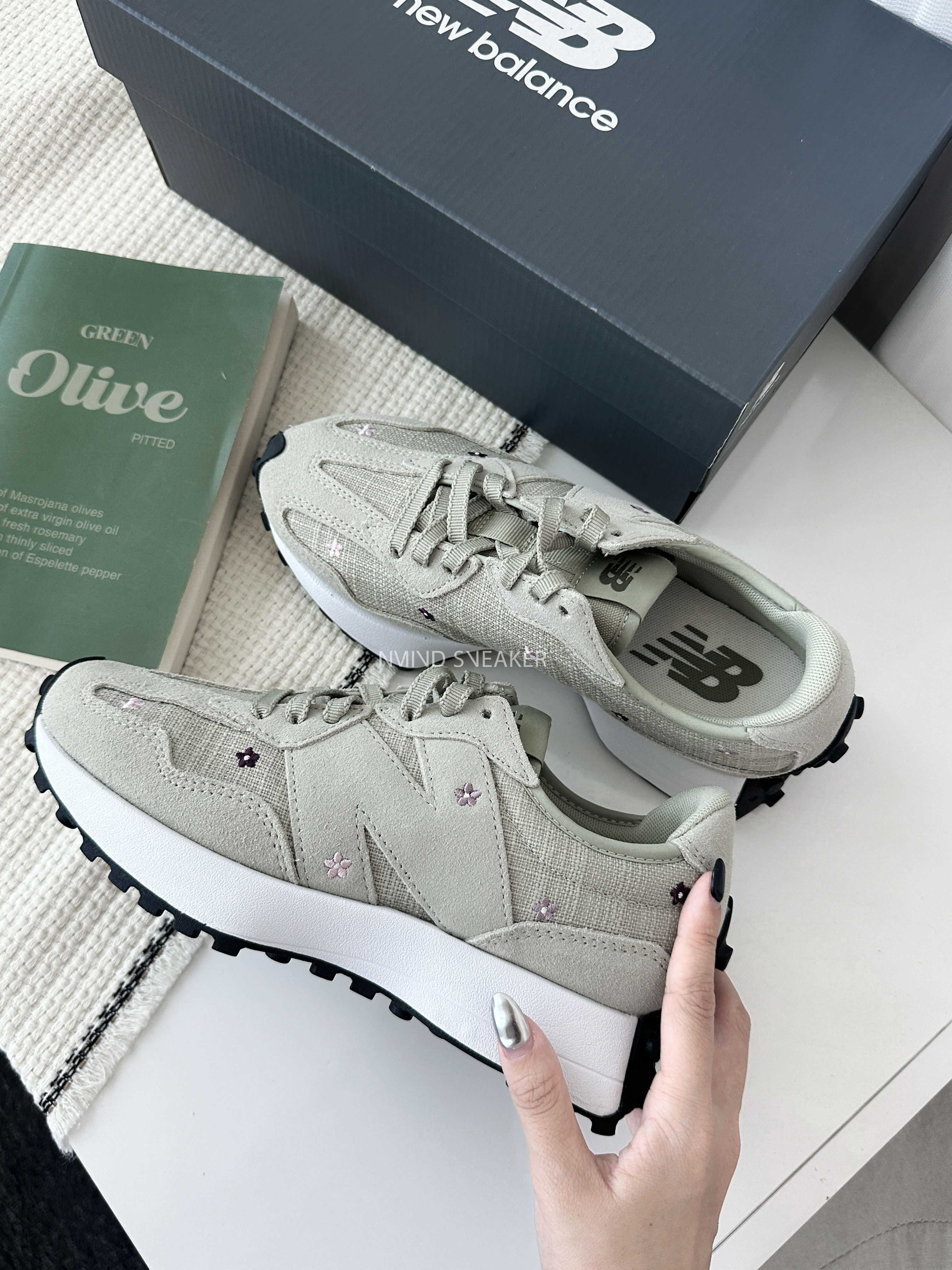 <快速出貨> New Balance 327 刺繡小碎花 抹茶綠
